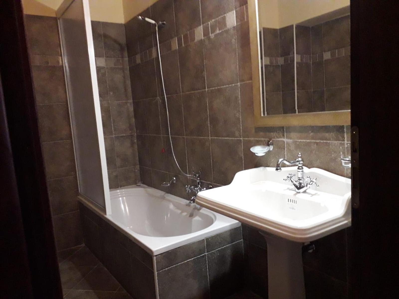 Deluxe Double or Twin Room photo 2