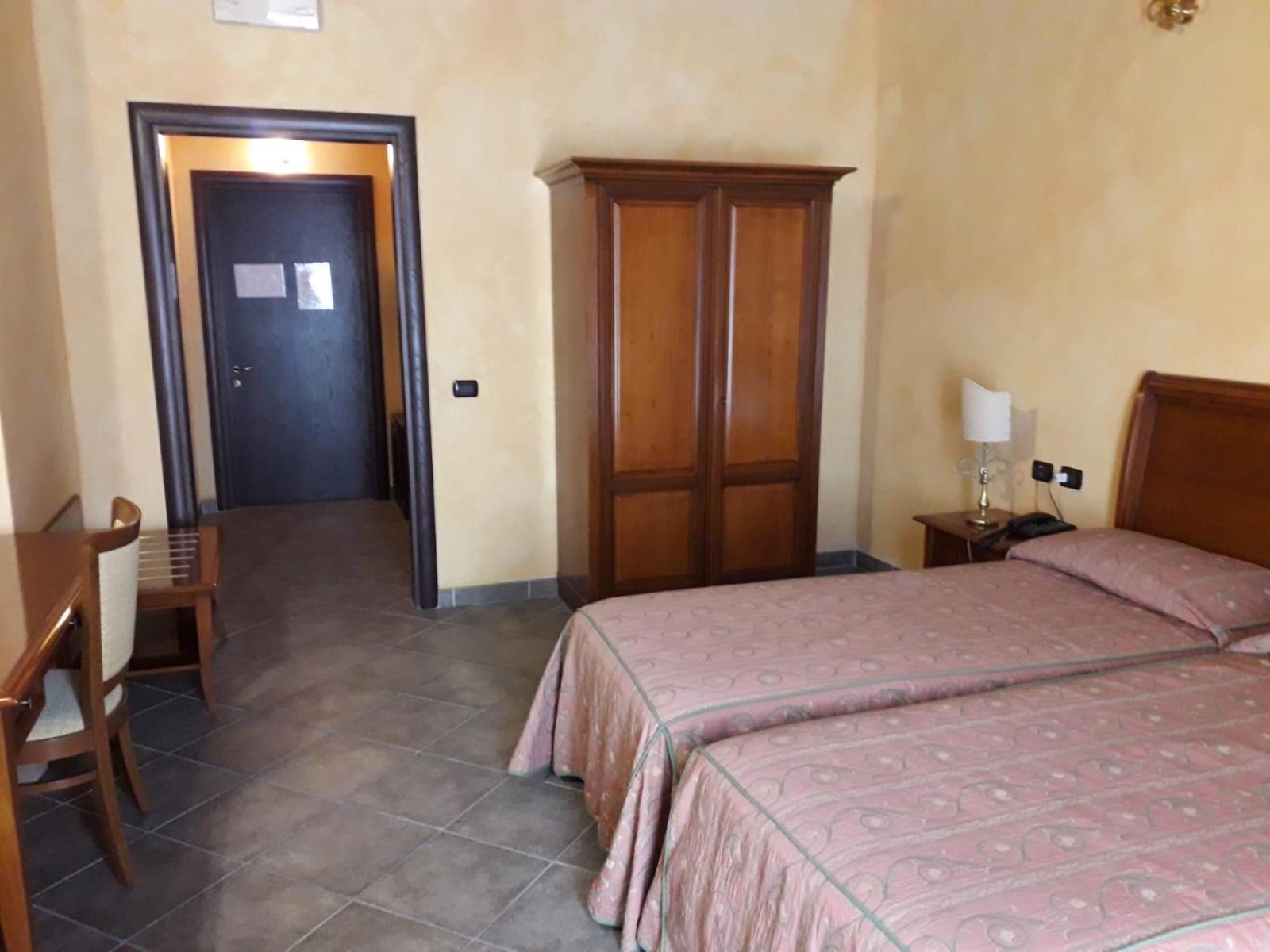 Deluxe Double or Twin Room - Photo 4