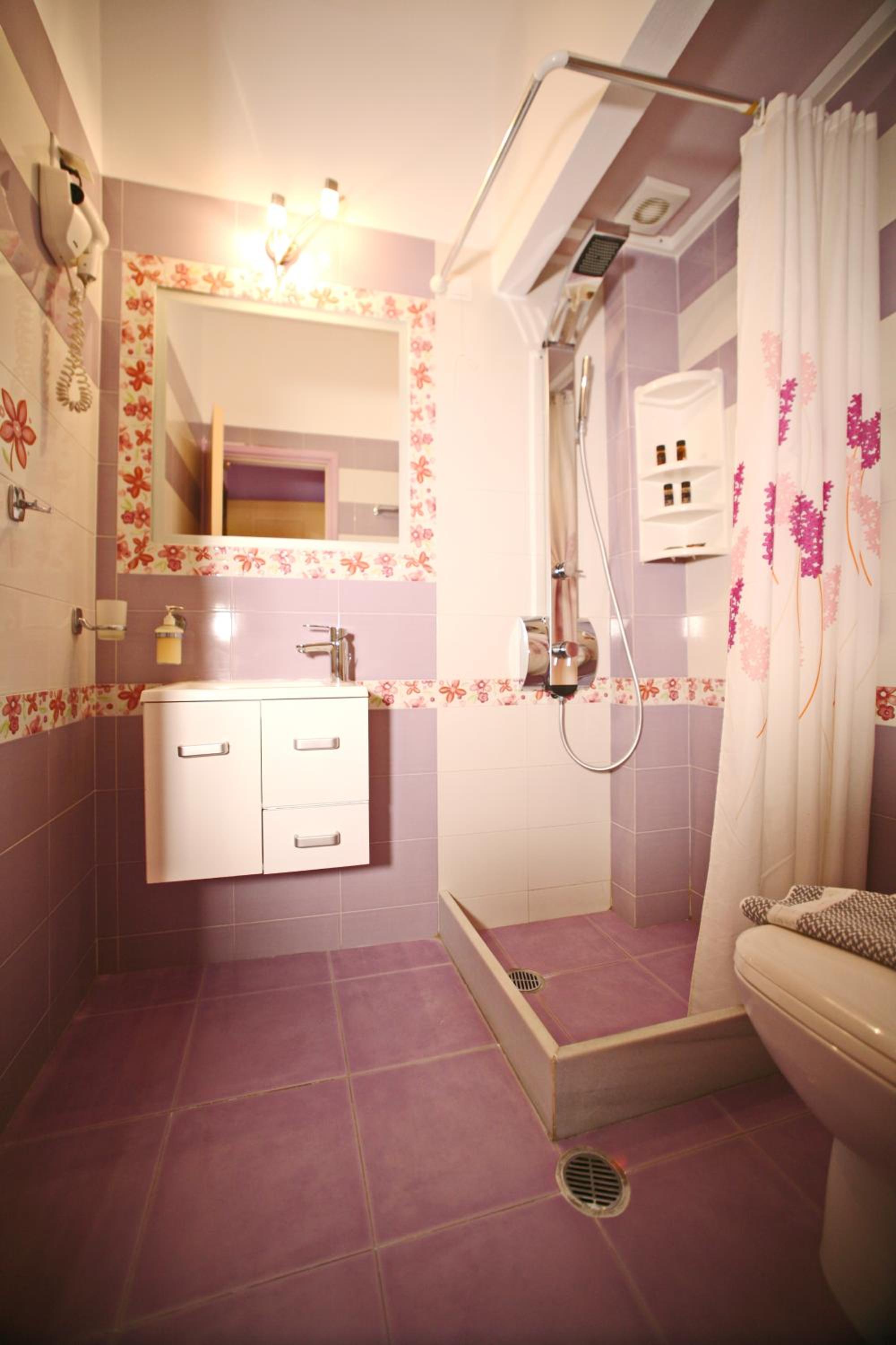 Standard Double Room - Photo 9