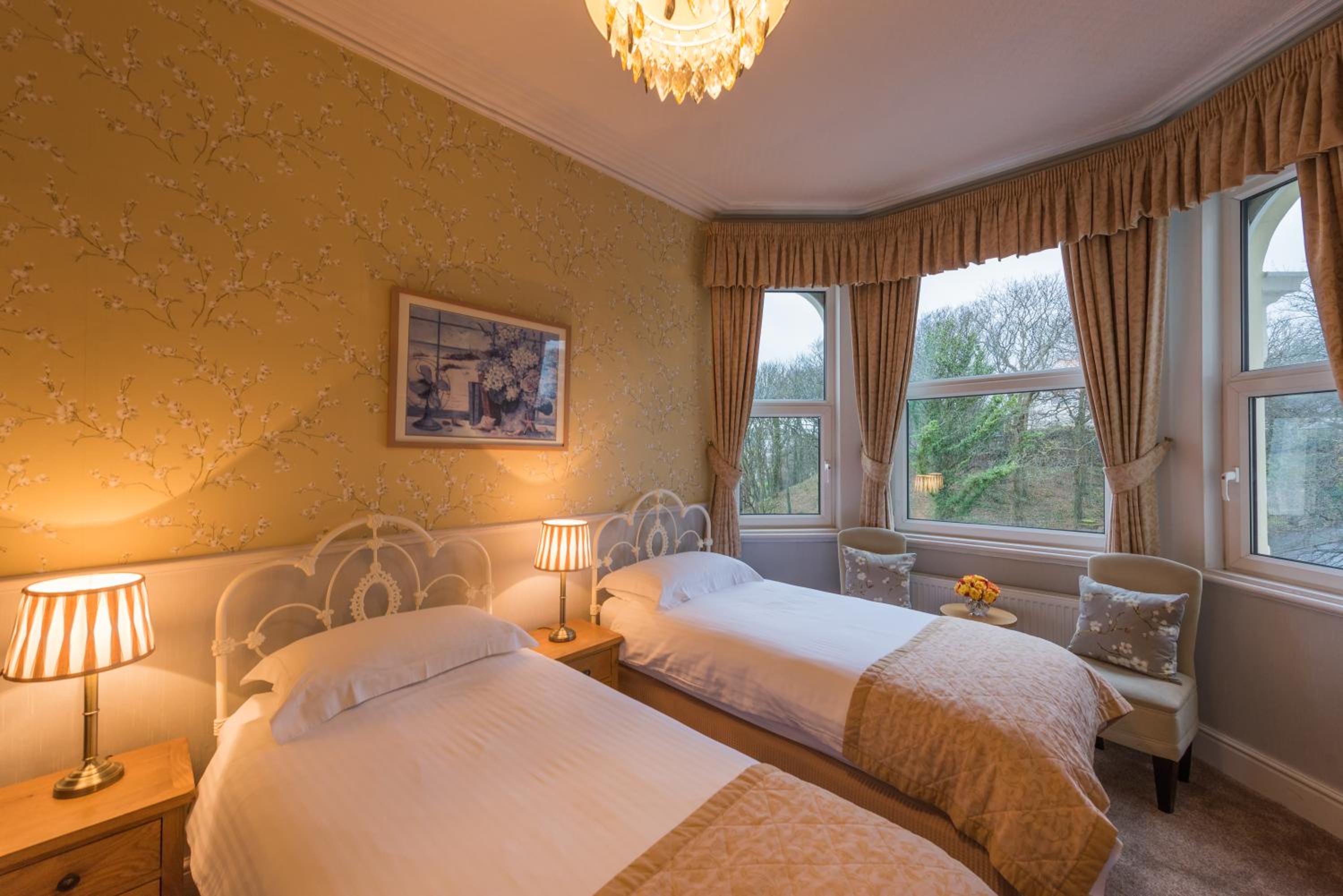 Double or Twin Room with Partial Sea View