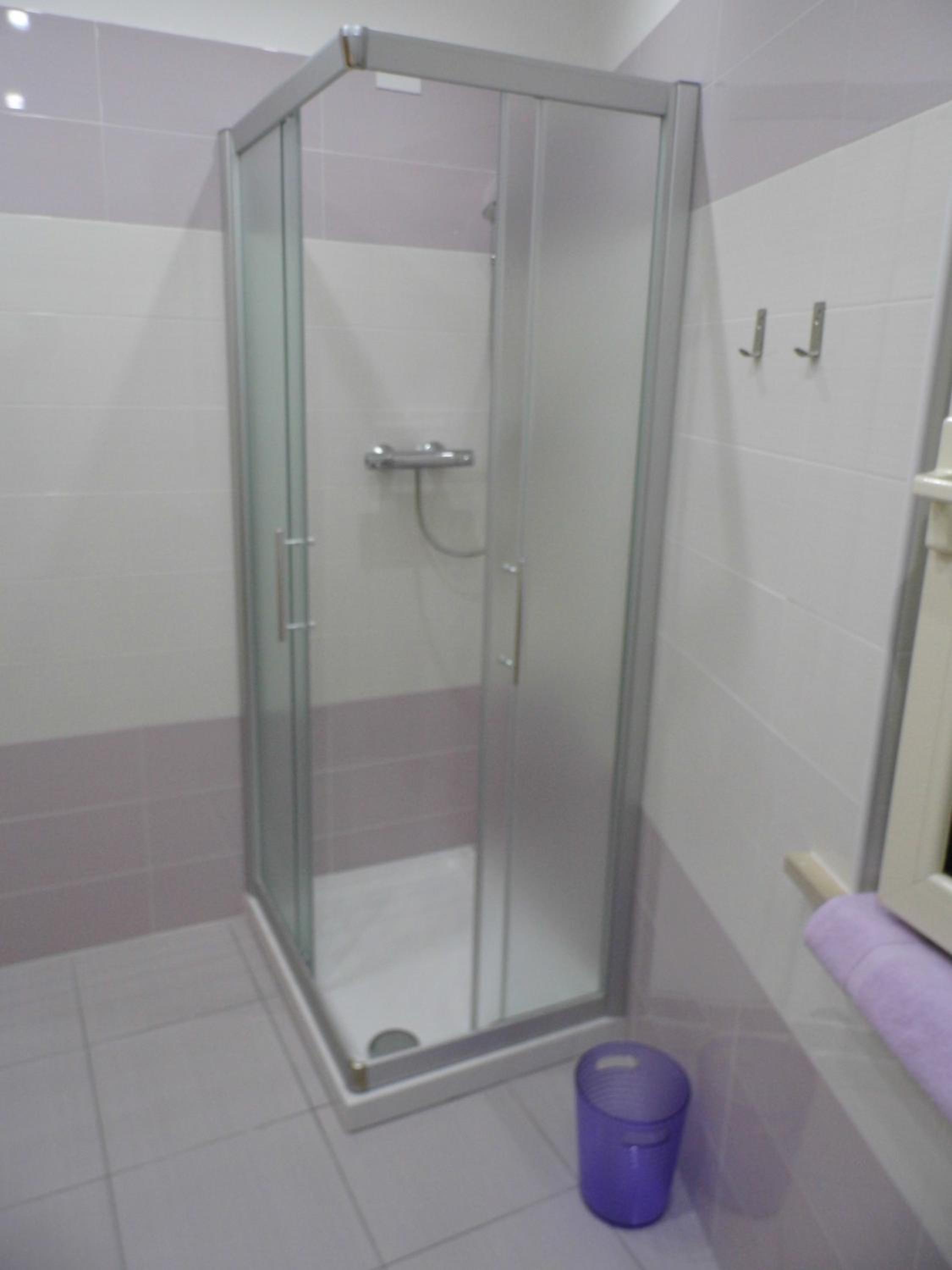 Double Room with Private Bathroom - Photo 5