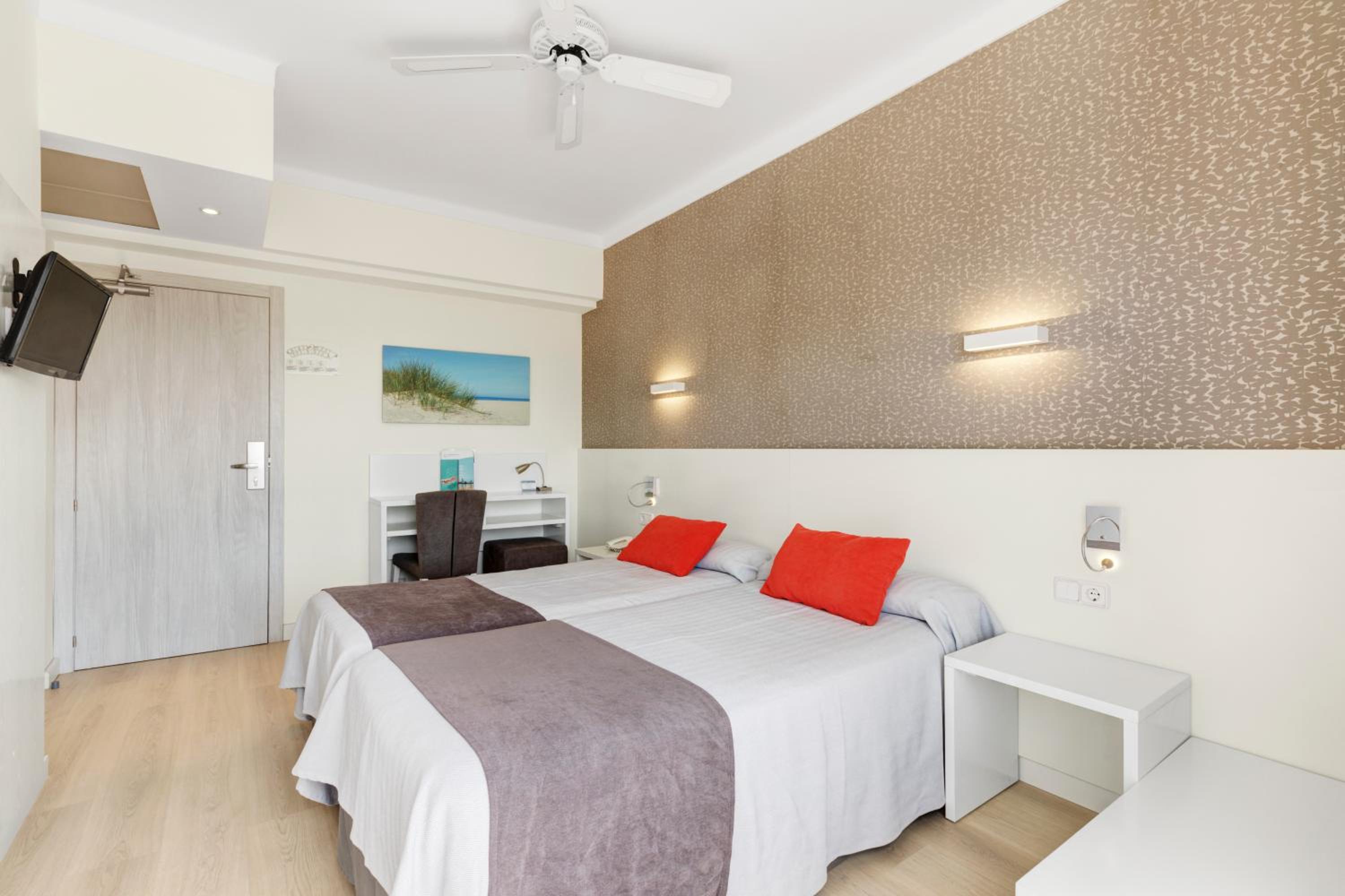 Habitación Doble o Twin Estándar (2 Adultos + 1 Niño)