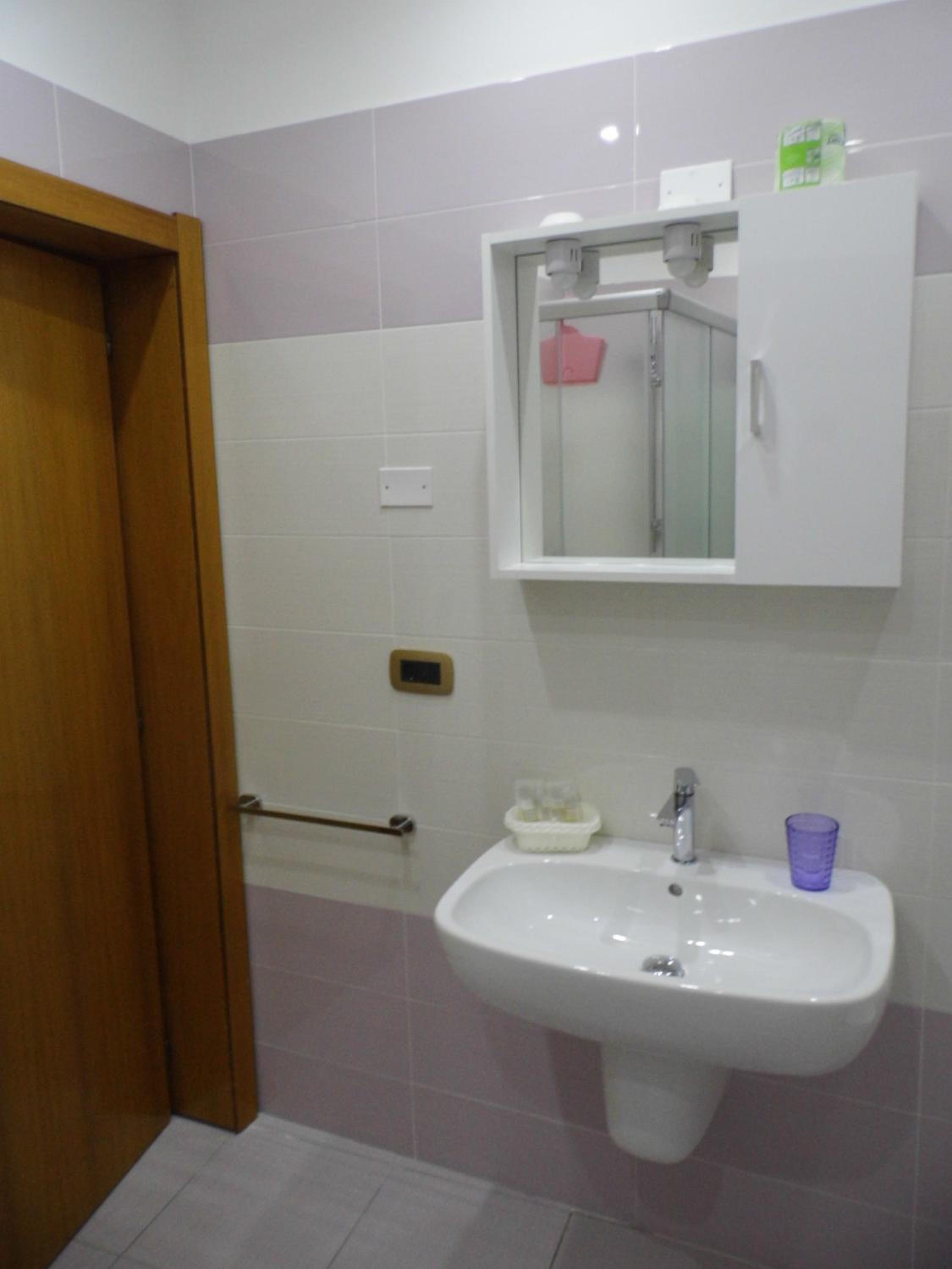 Triple Room with Private Bathroom - Photo 10