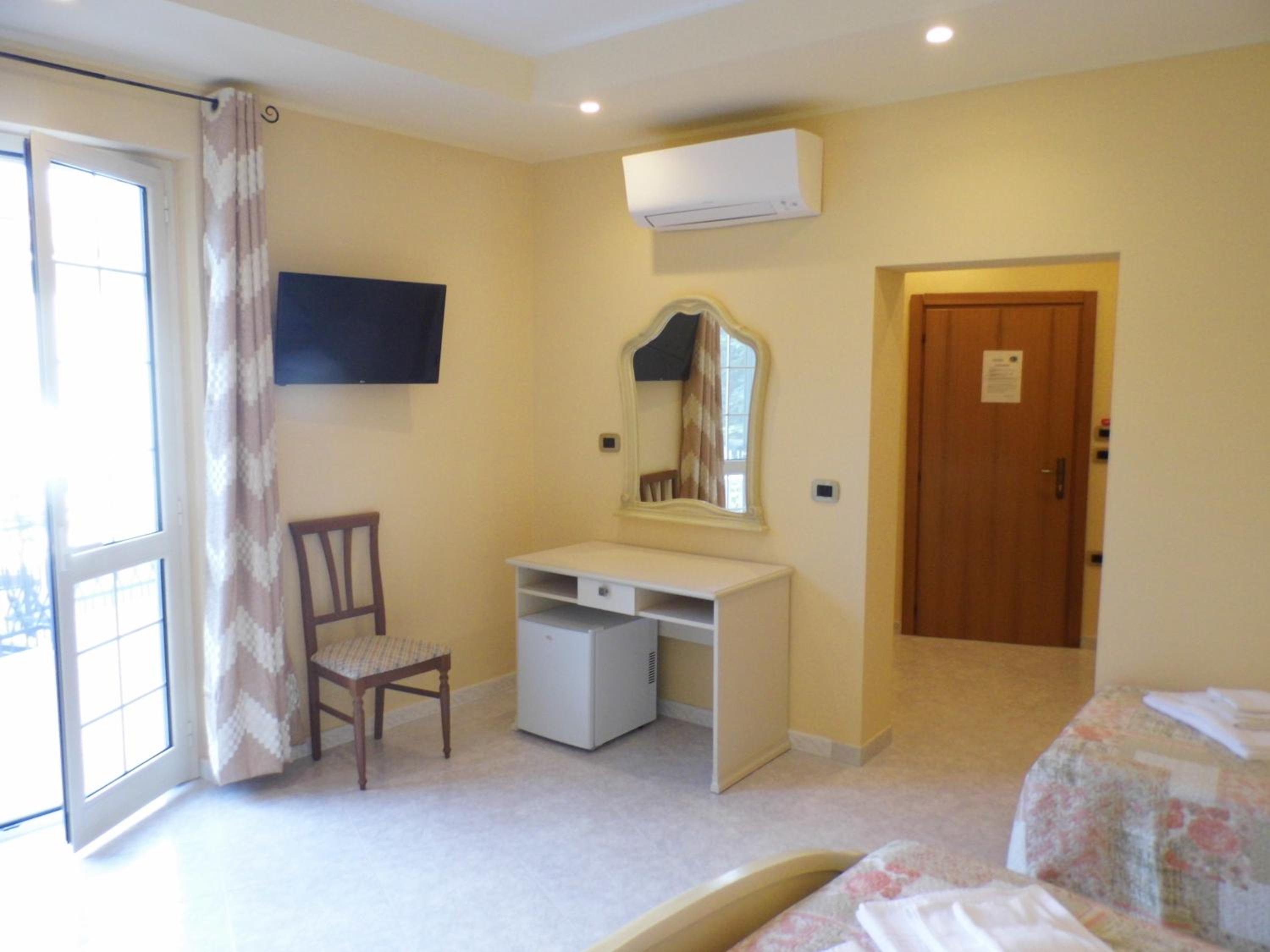 Triple Room with Private Bathroom - Photo 5