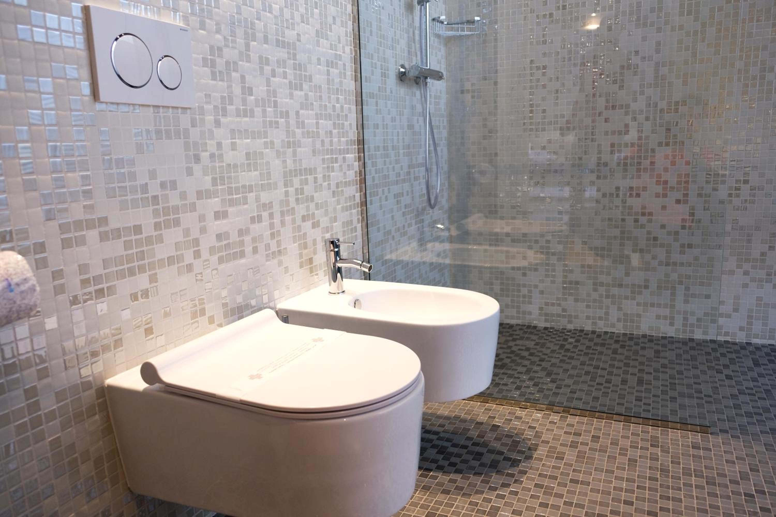 Deluxe Double or Twin Room with Lake View - Photo 3