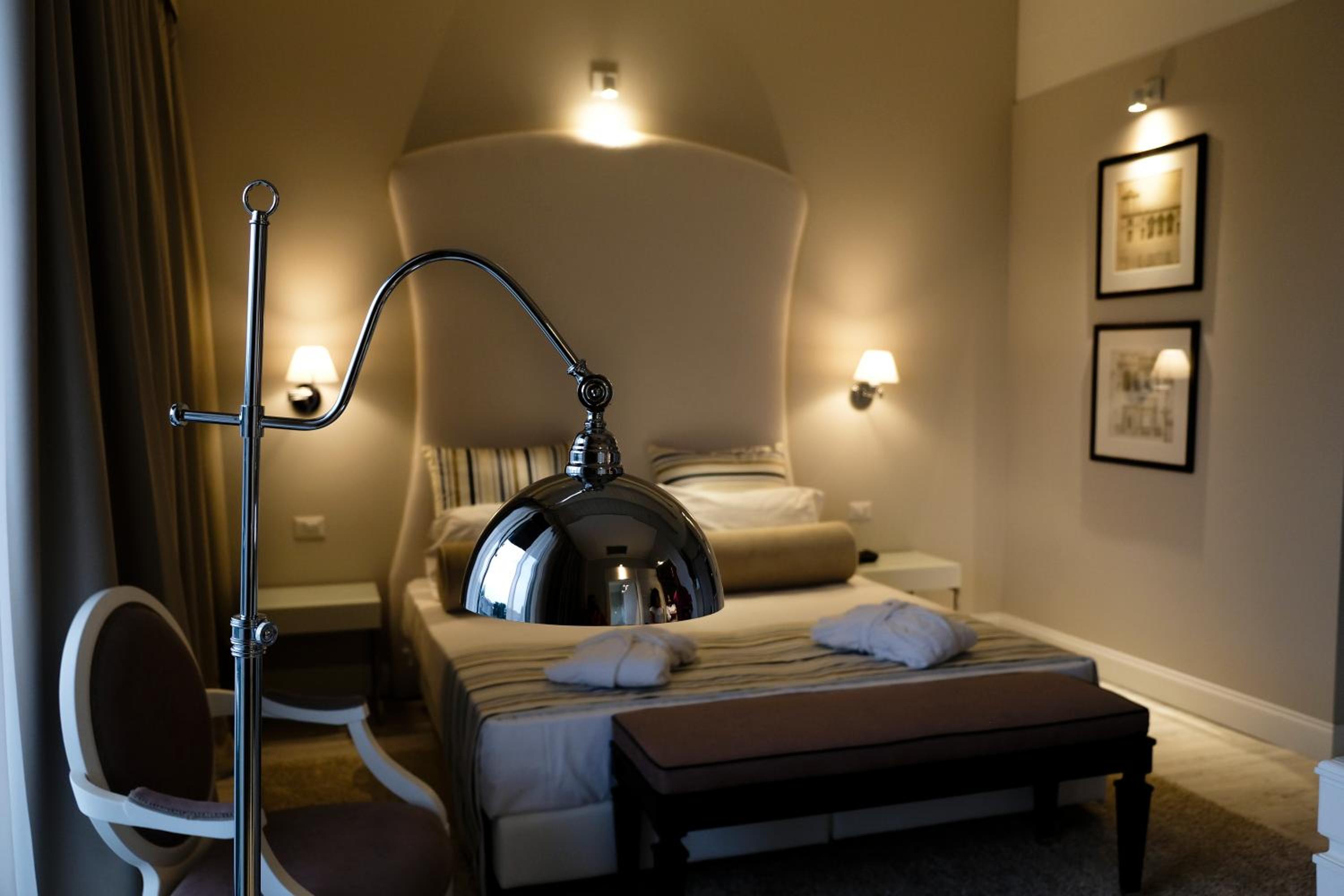 Deluxe Double or Twin Room with Lake View - Photo 5