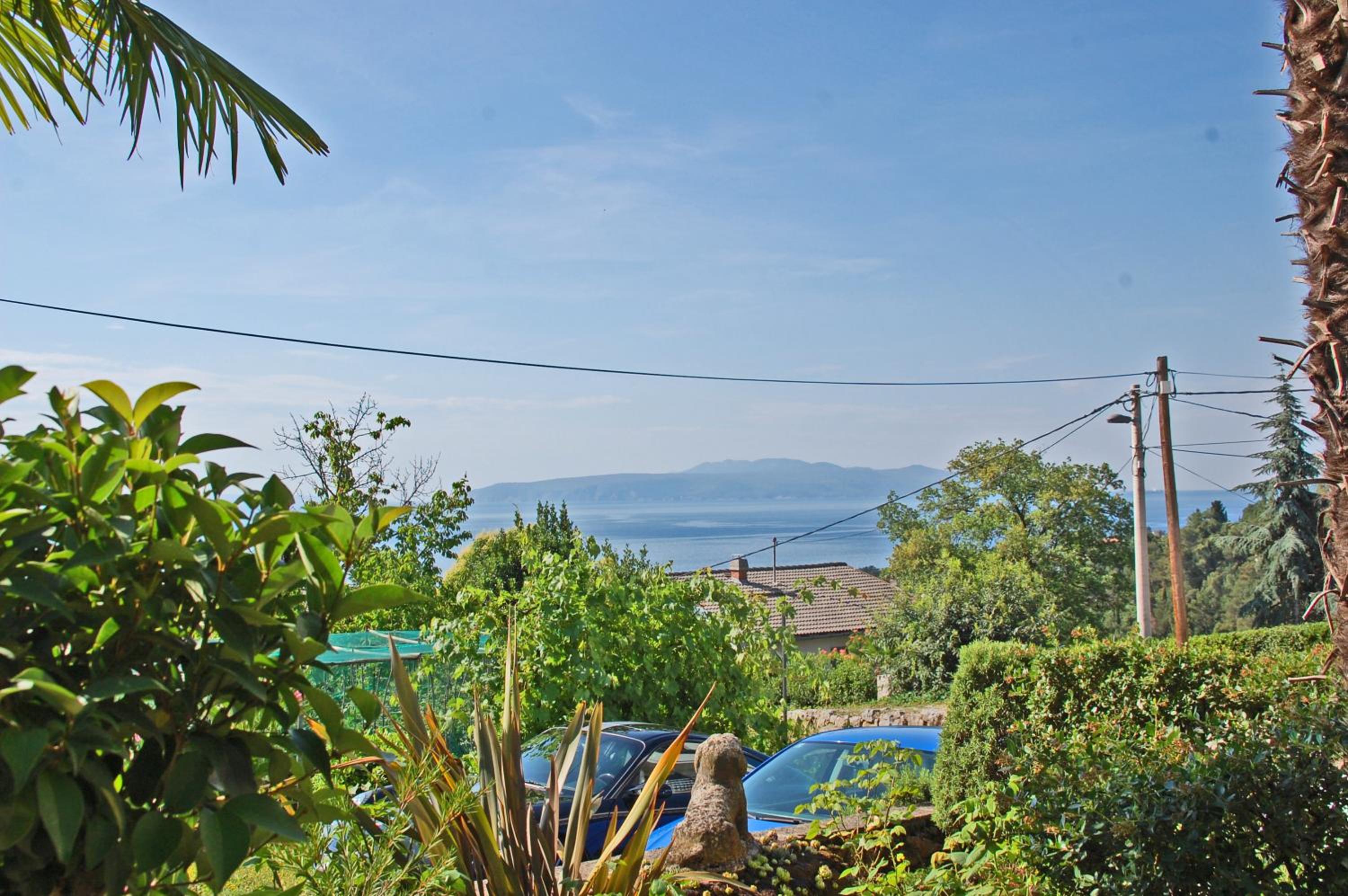 Three-Bedroom Apartment with Terrace and Sea View - Photo 32