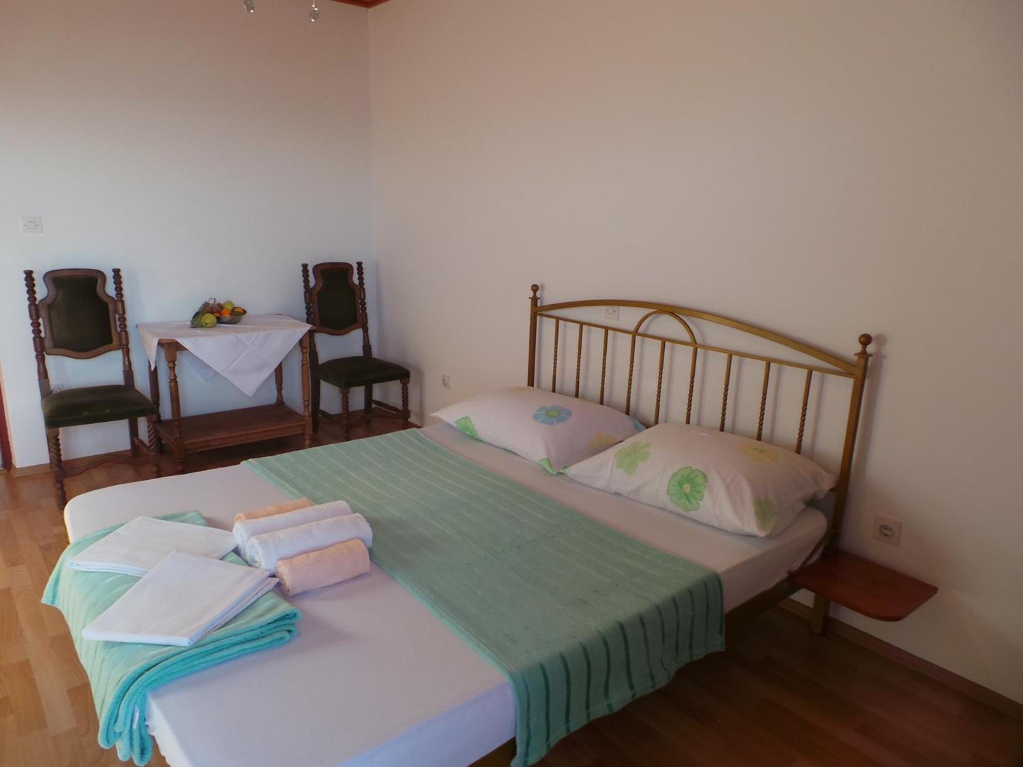 Three-Bedroom Apartment with Terrace and Sea View - Photo 2