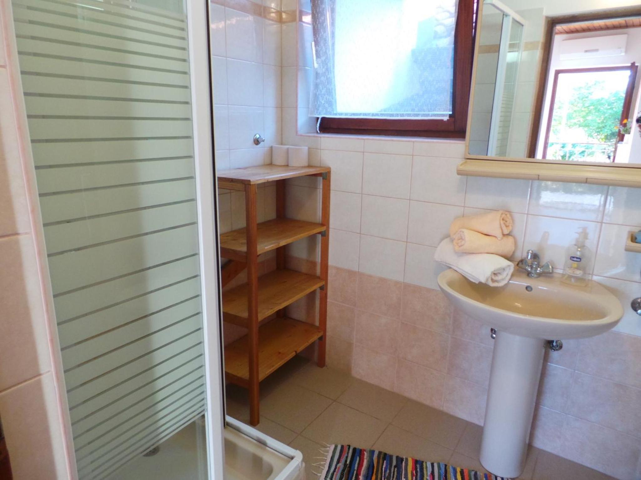 Three-Bedroom Apartment with Terrace and Sea View - Photo 3