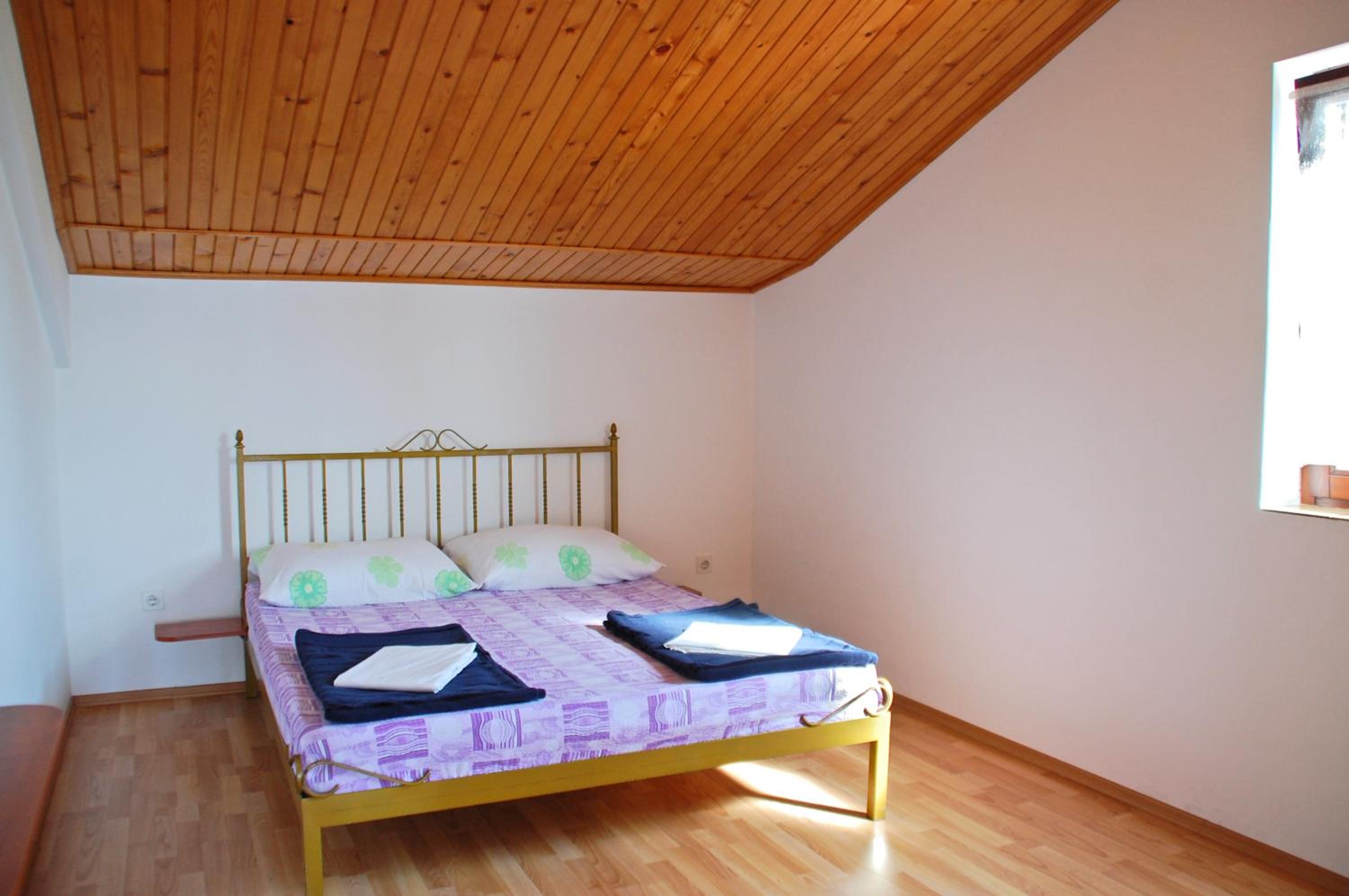 Three-Bedroom Apartment with Terrace and Sea View - Photo 9