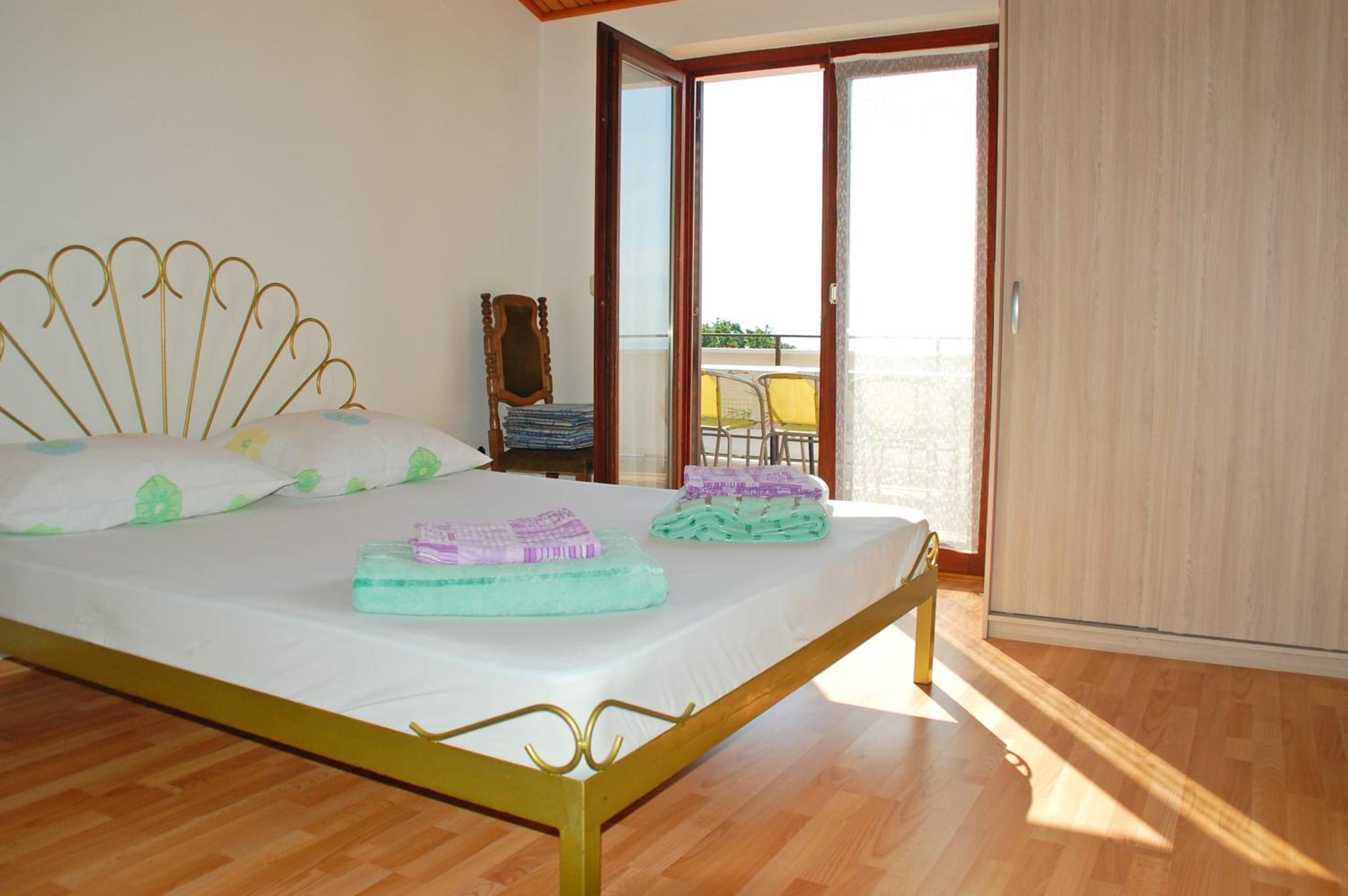 Three-Bedroom Apartment with Terrace and Sea View - Photo 10