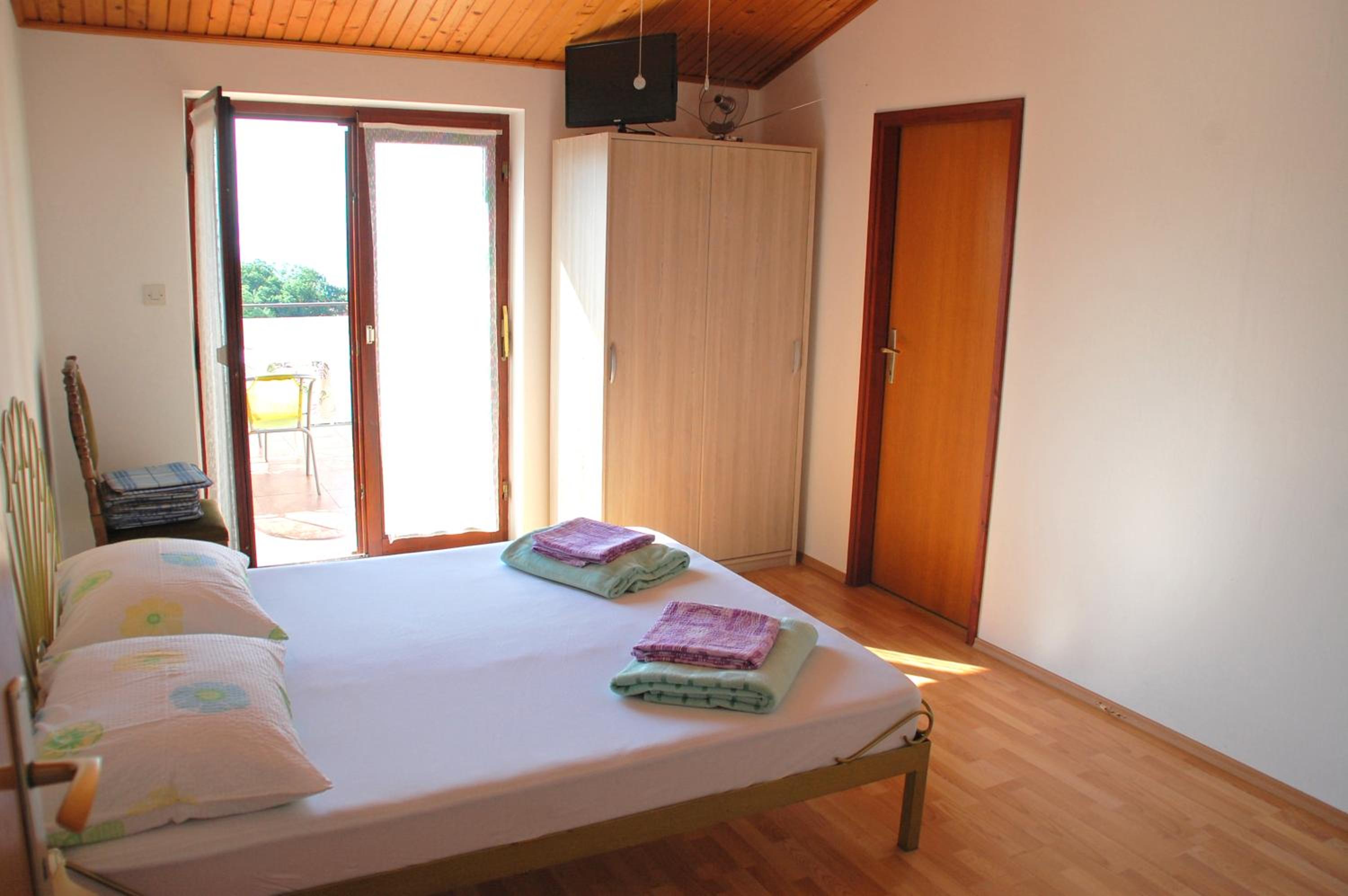 Three-Bedroom Apartment with Terrace and Sea View - Photo 16
