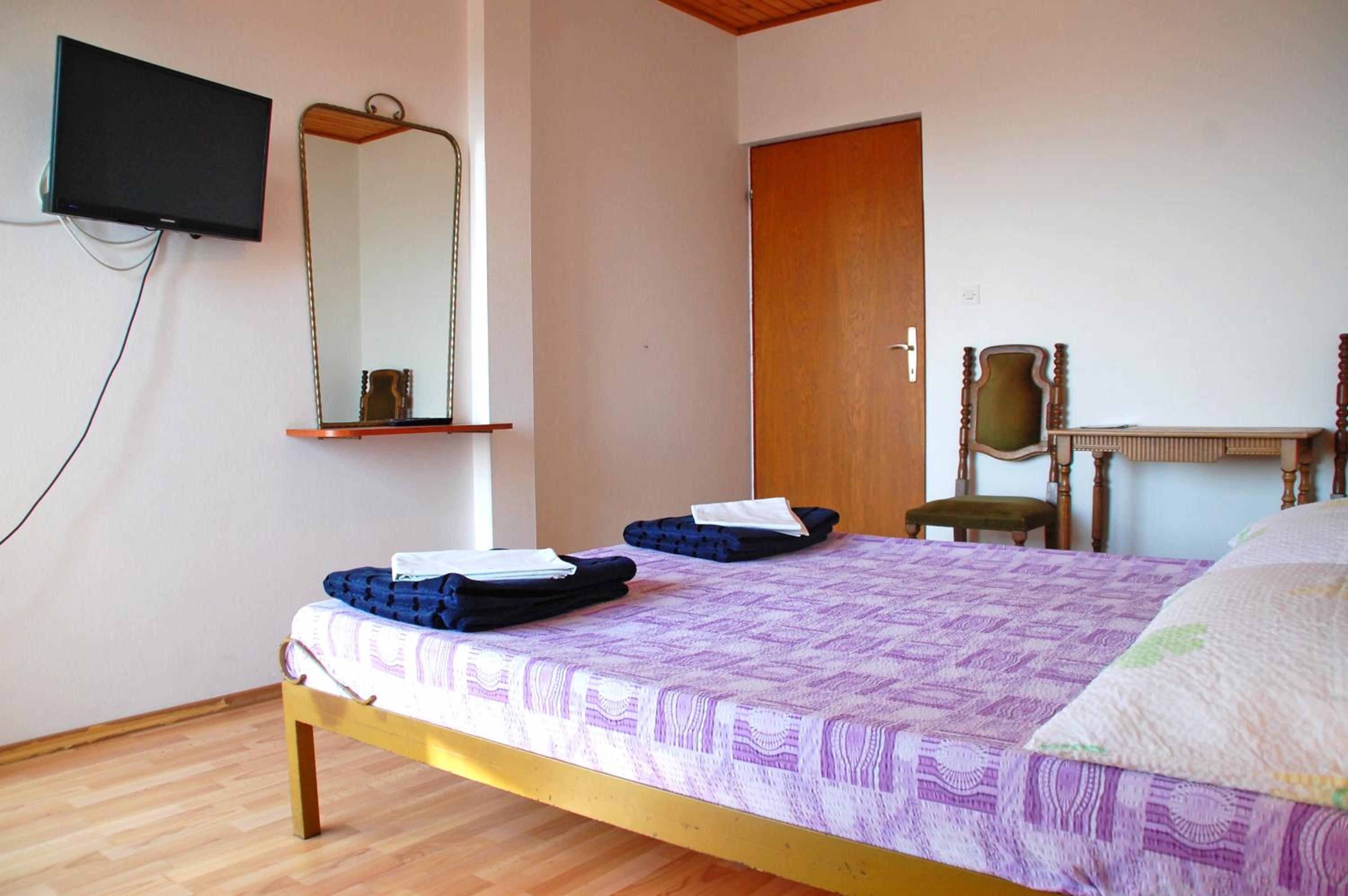Three-Bedroom Apartment with Terrace and Sea View - Photo 18