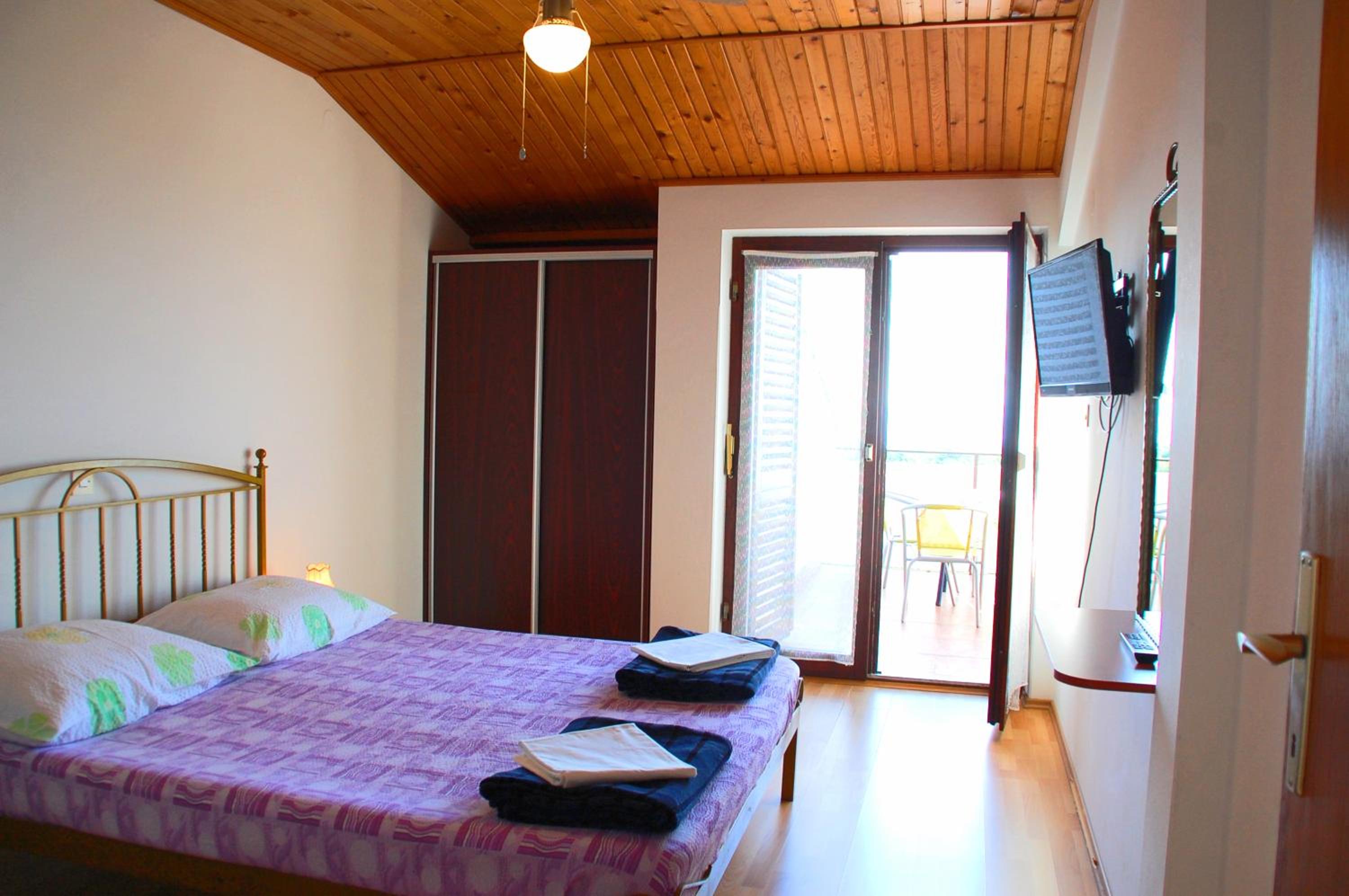 Three-Bedroom Apartment with Terrace and Sea View - Photo 20