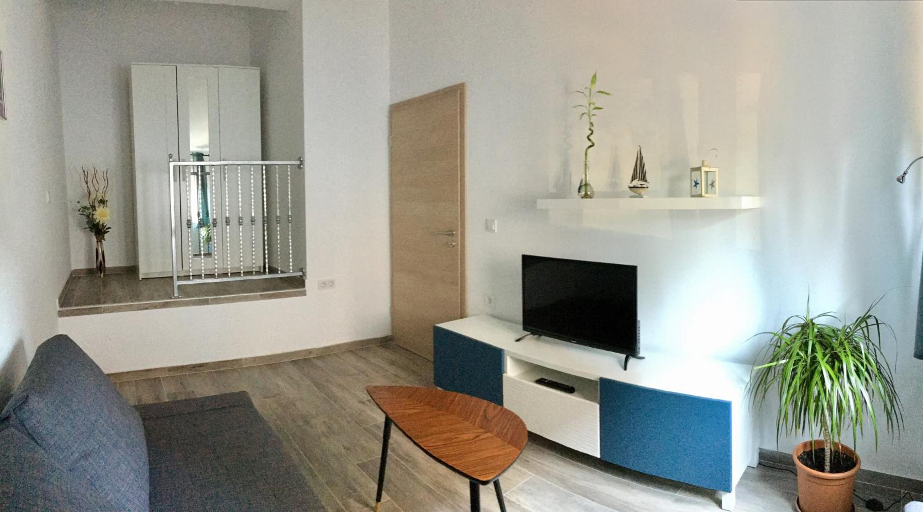 One-Bedroom Apartment photo 2