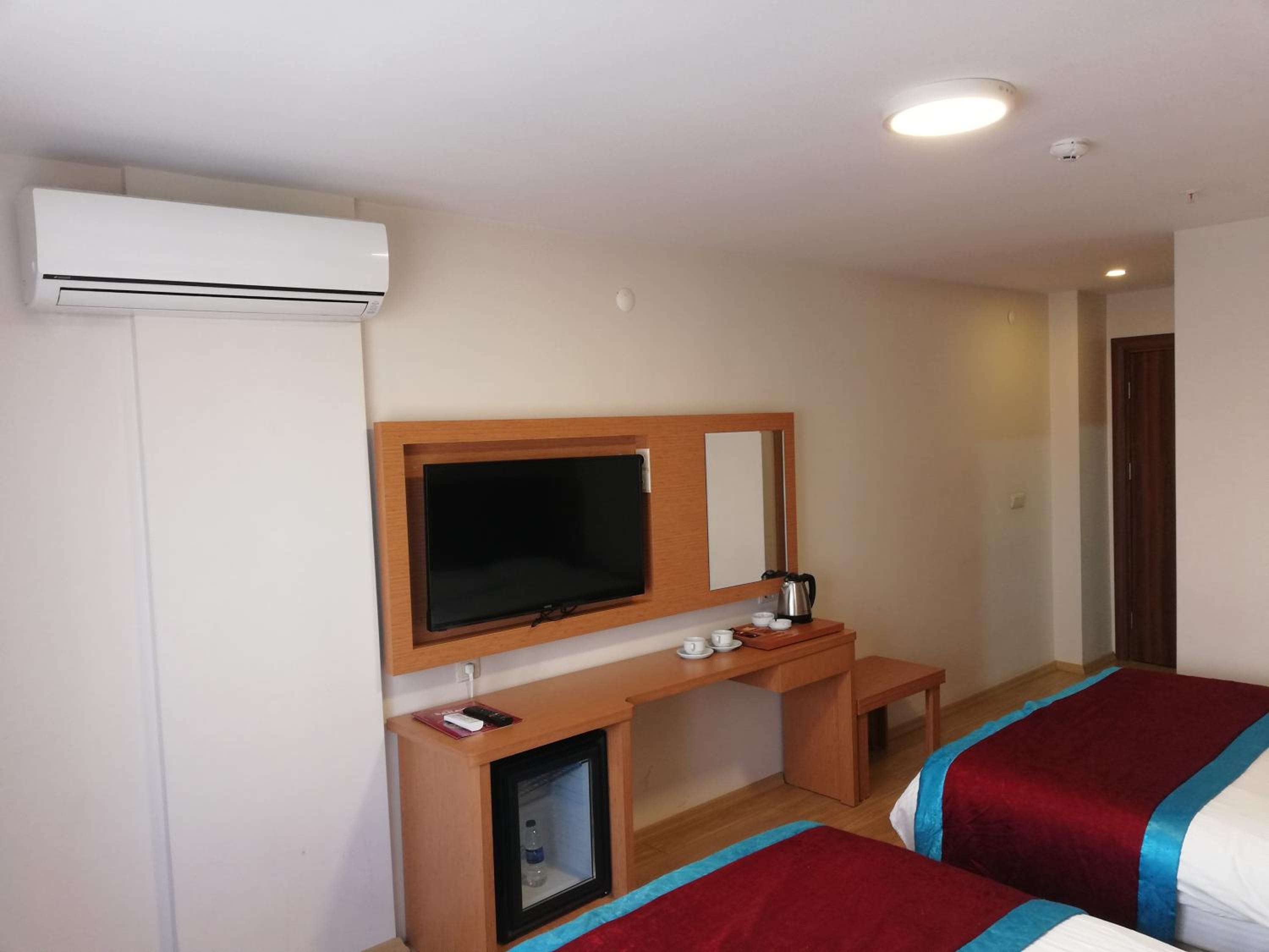 Large Twin Room - Photo 1