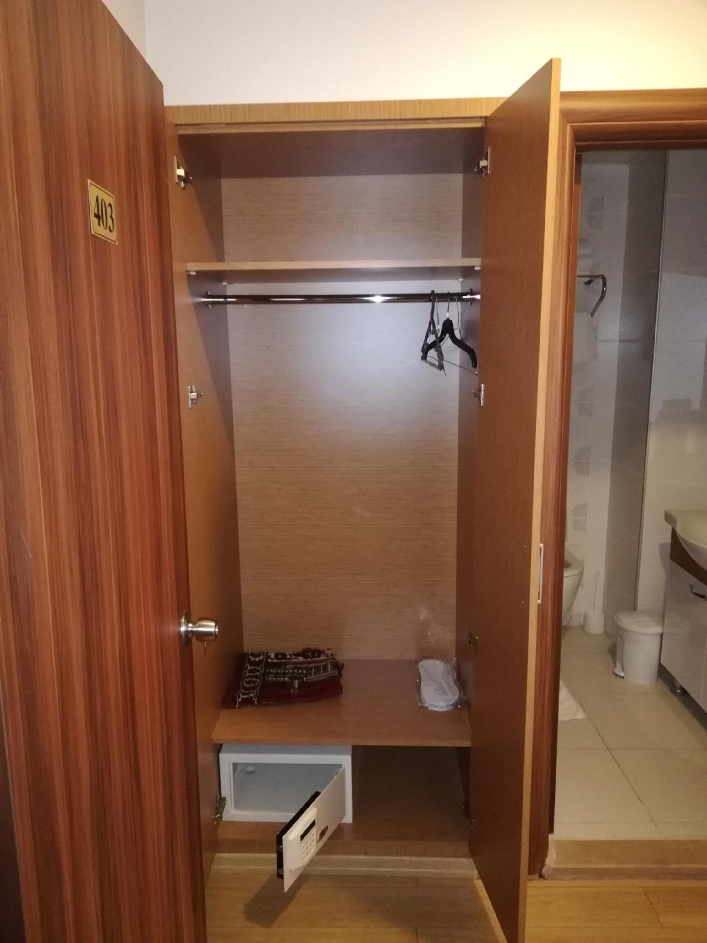 Budget Double Room - Photo 4