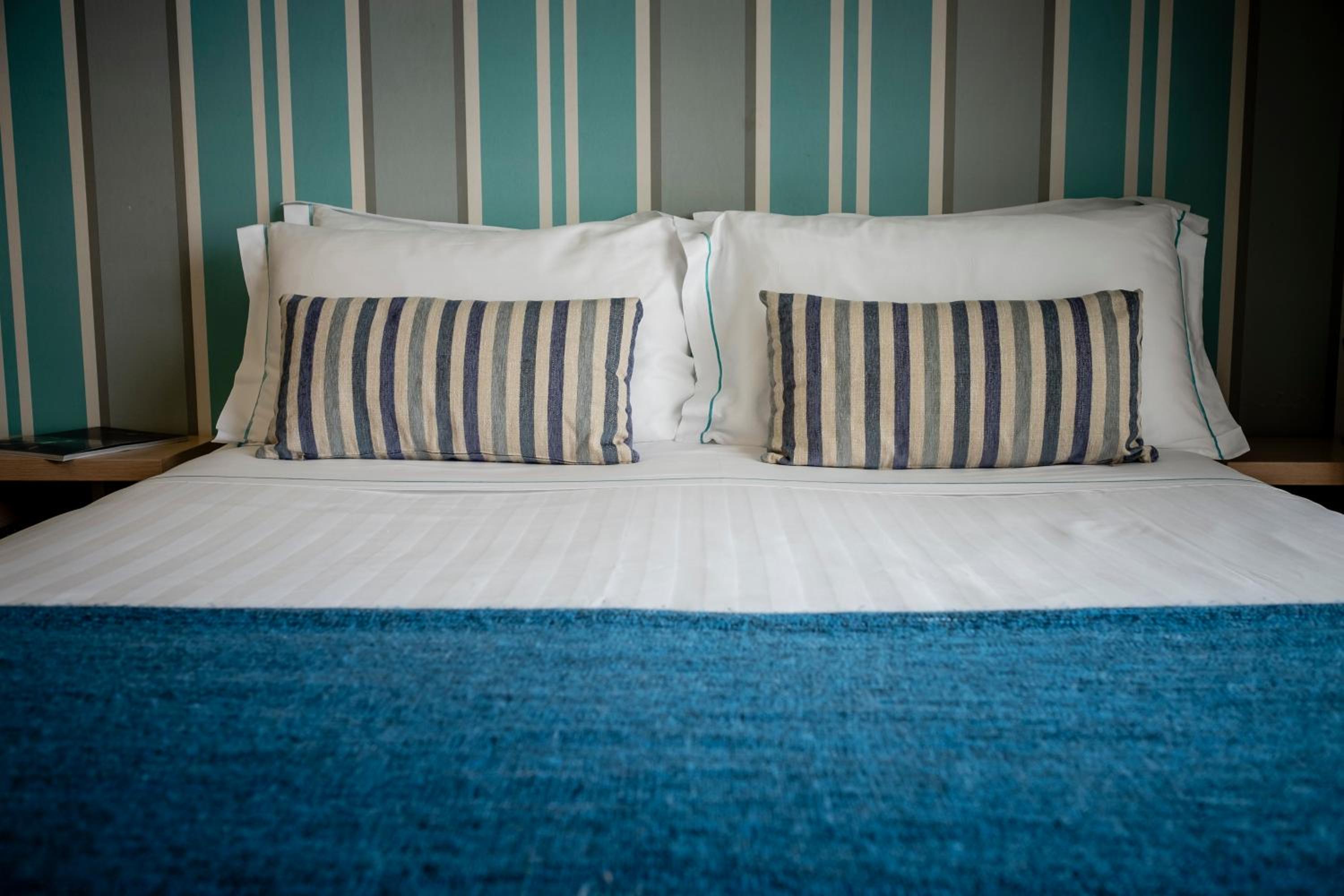 Deluxe Suite - Photo 12