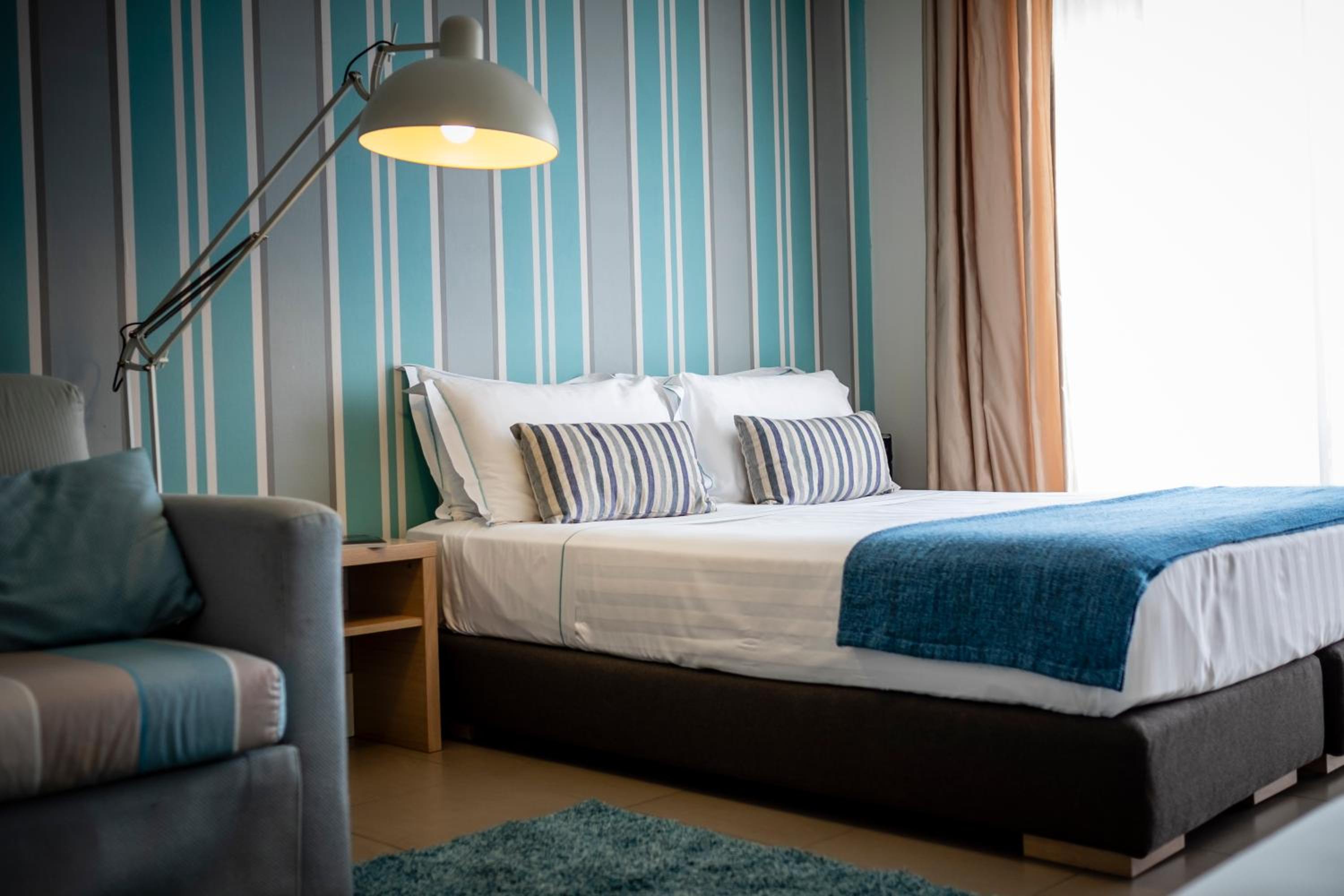 Deluxe Suite - Photo 13