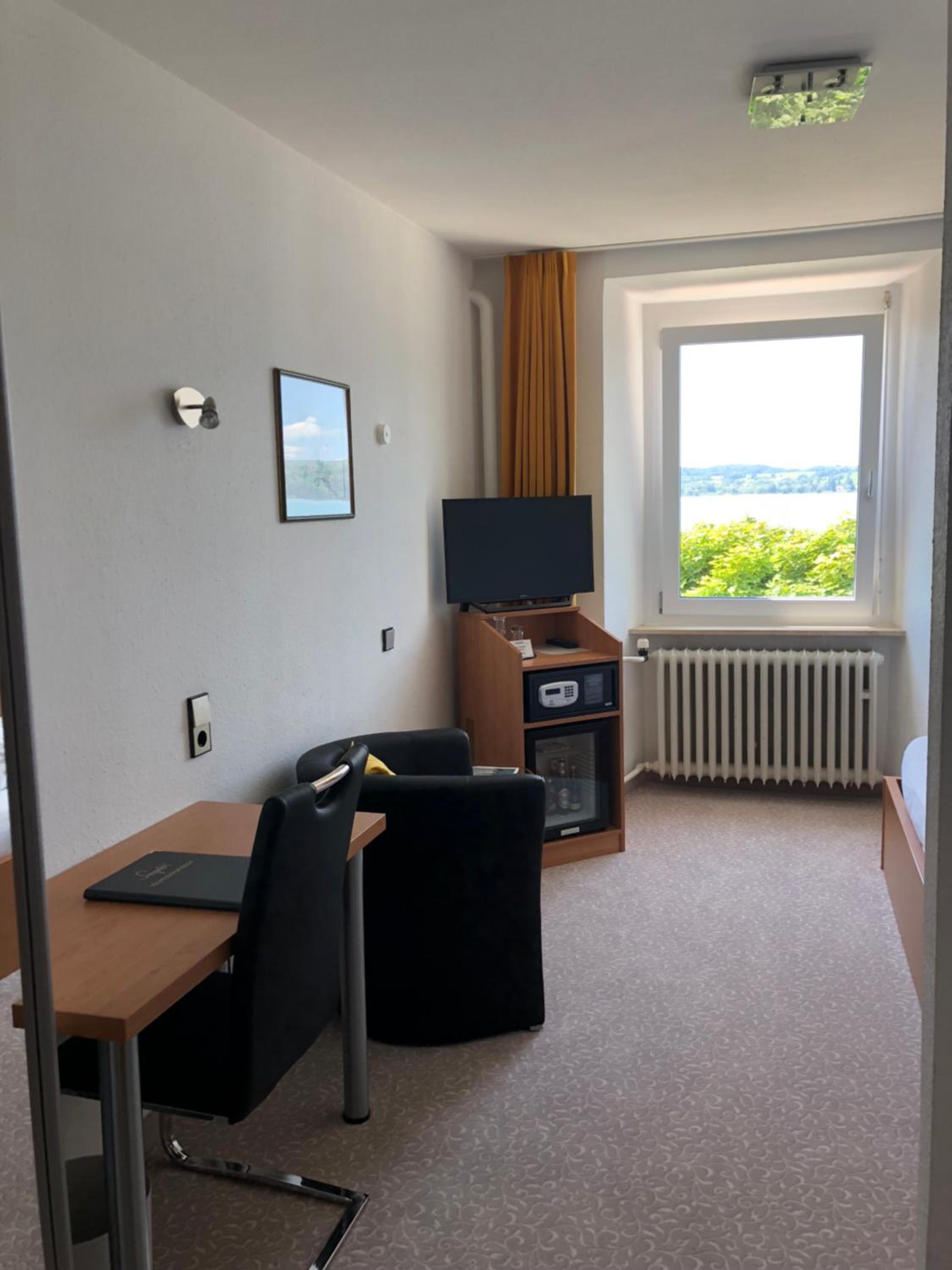 Single Room with Lake View photo 3