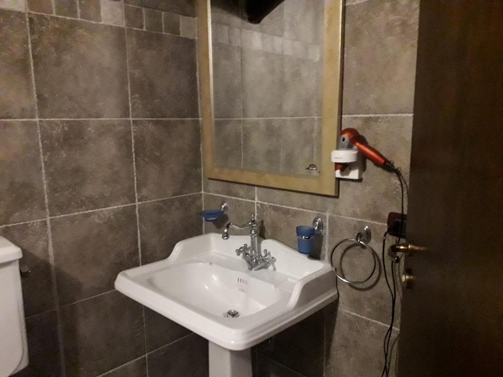 Budget Double or Twin Room - Photo 4