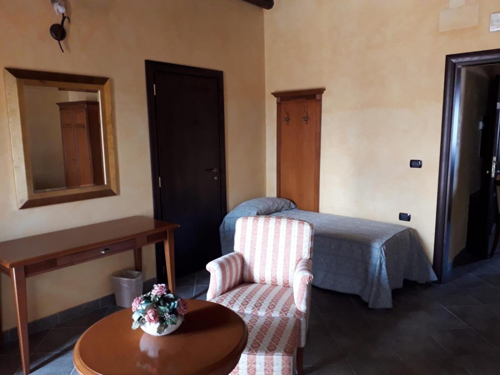 Deluxe Double or Twin Room photo 2