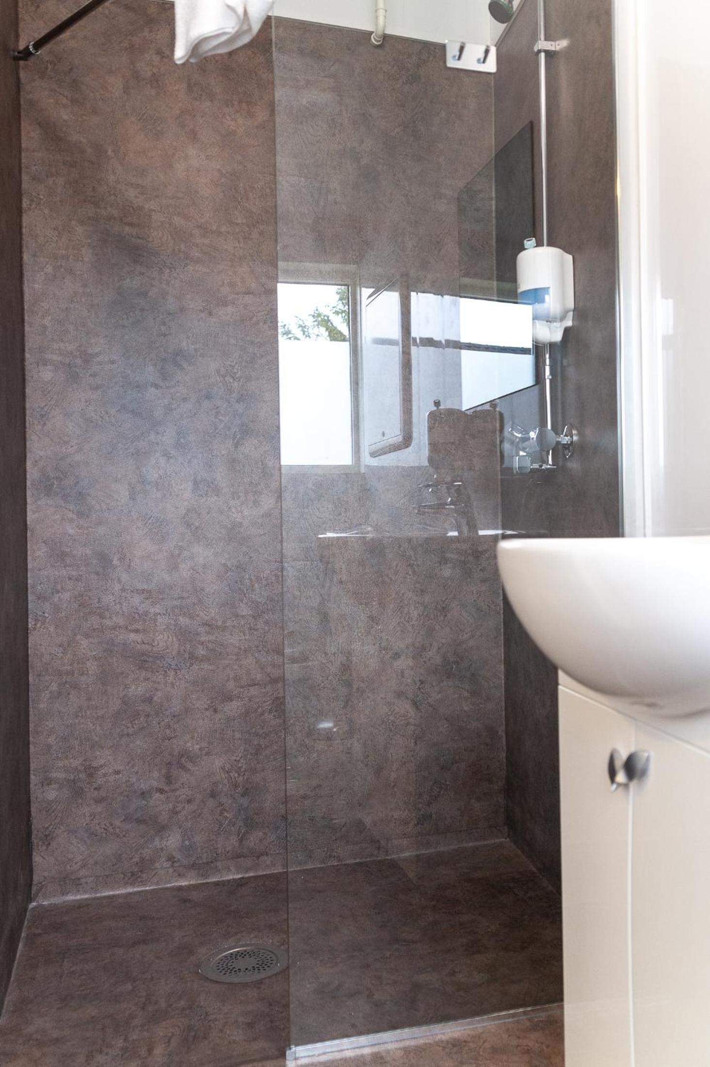 Single Room With Private Bathroom photo 2