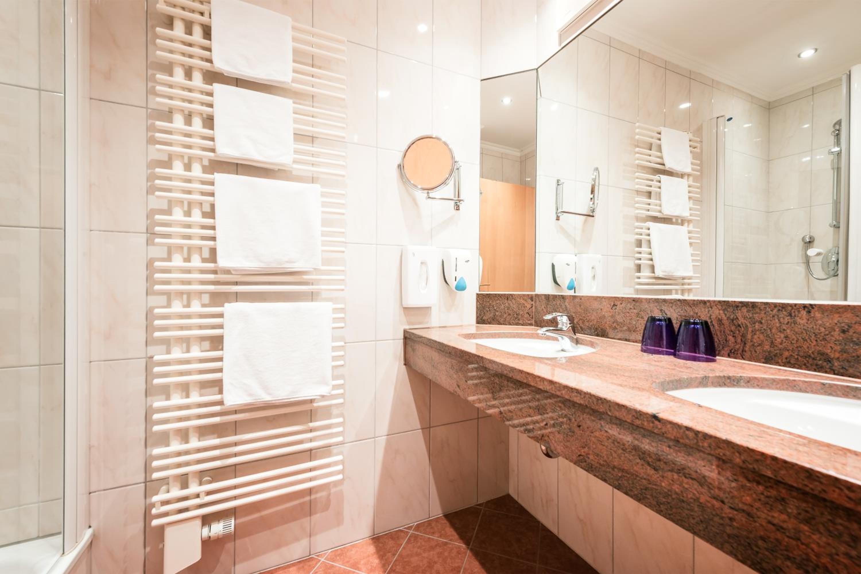 One-Bedroom Suite With Balcony photo 3
