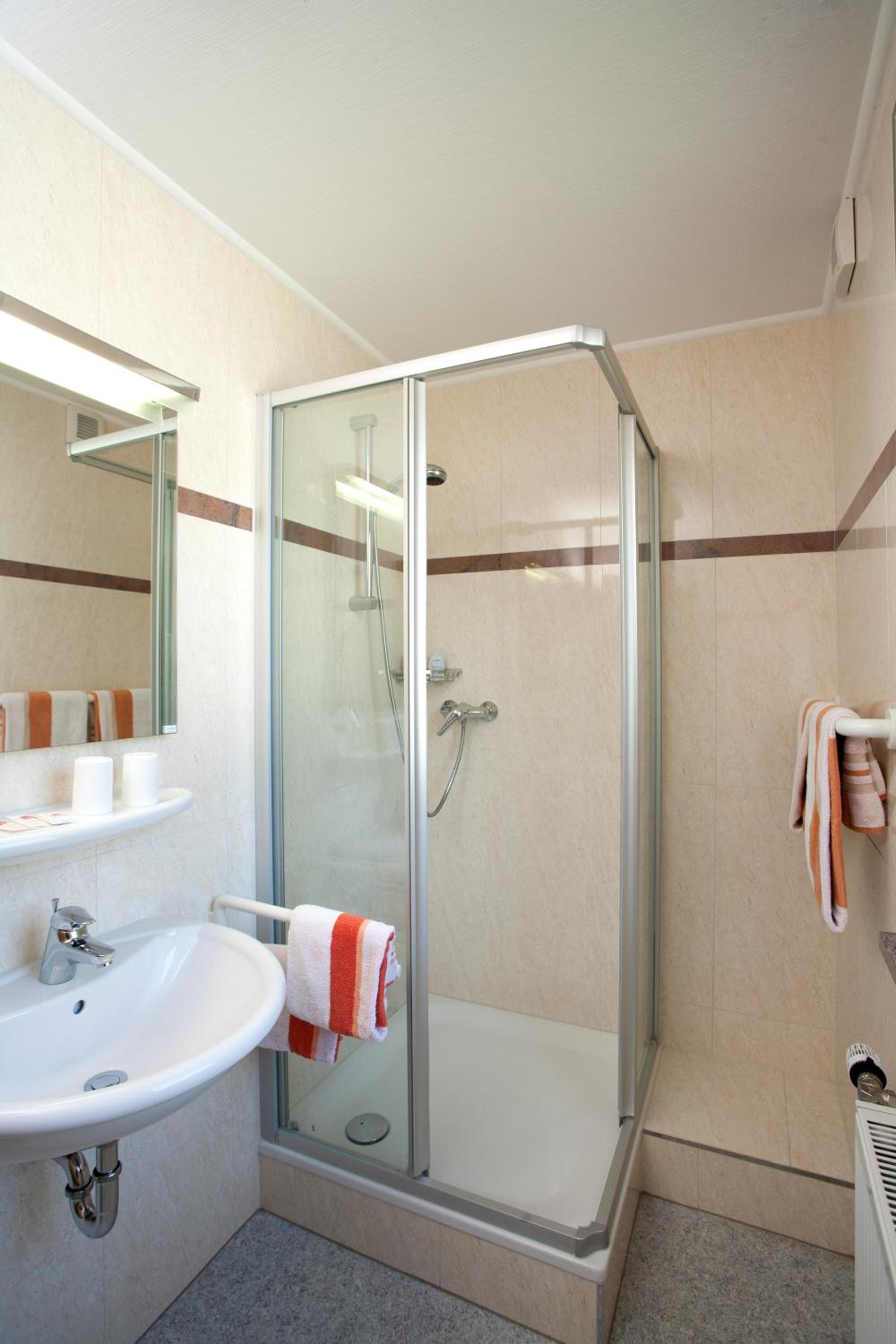 Standard Double Room - Photo 8