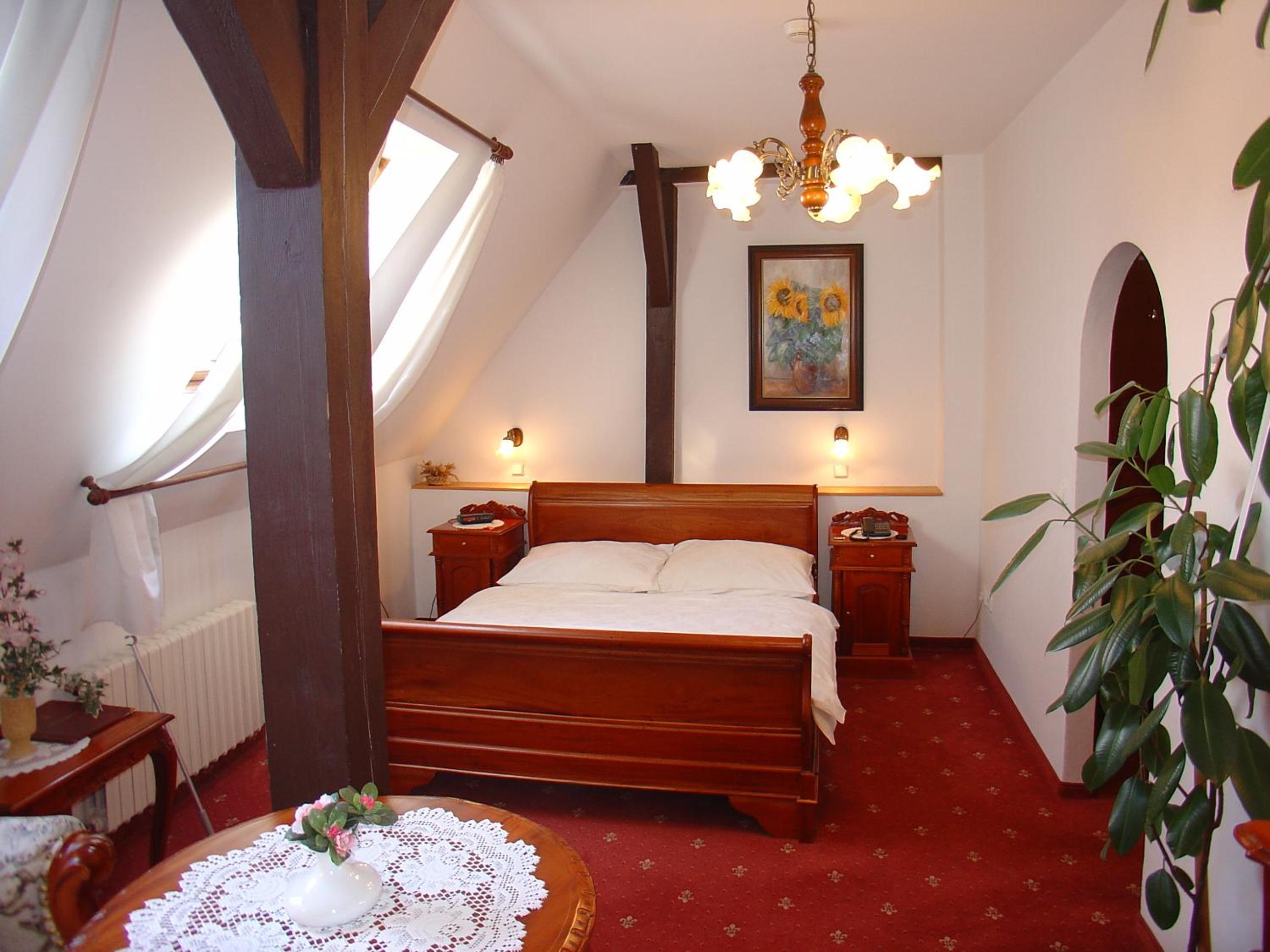 Available room thumbnail 6