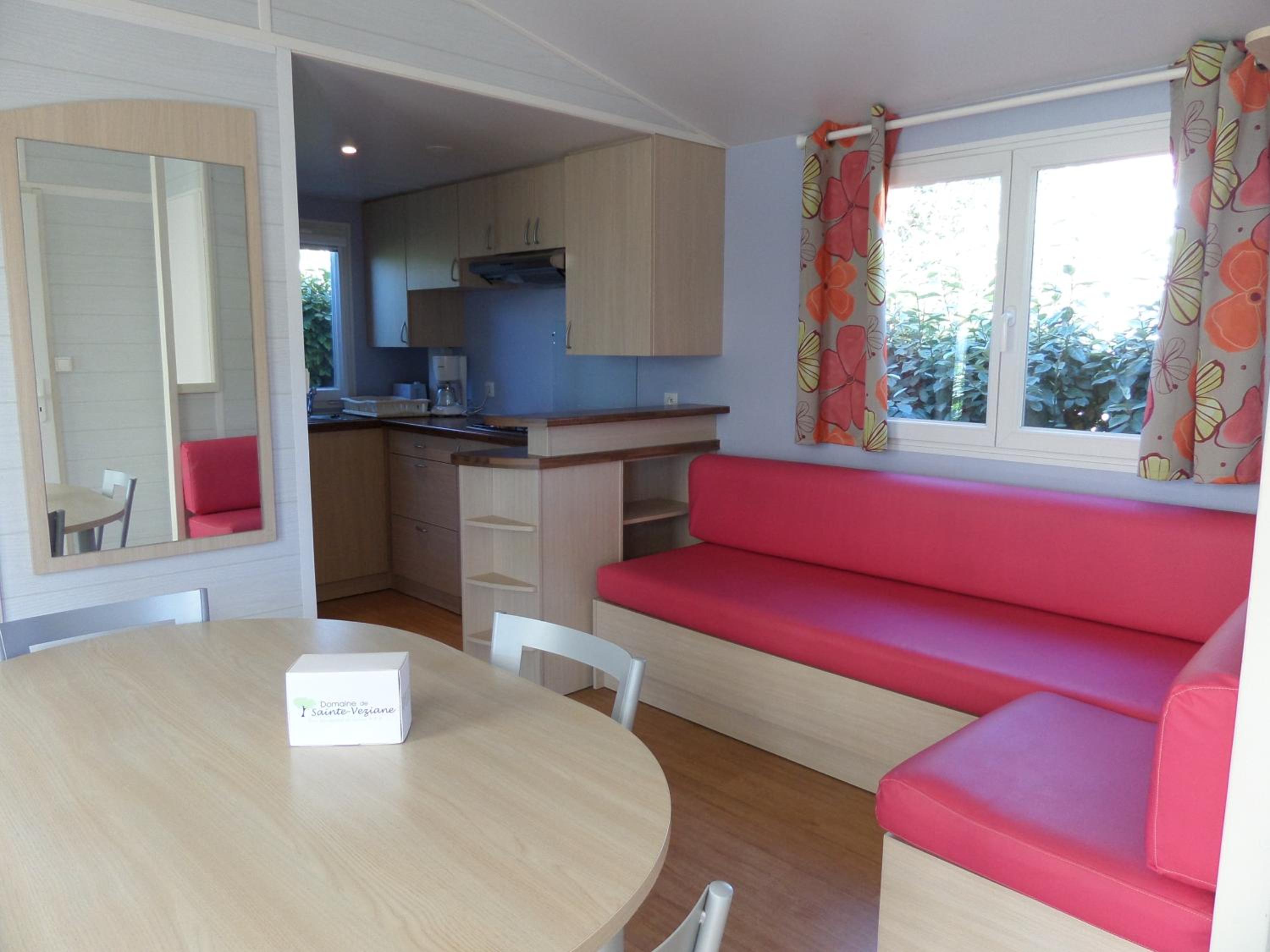 Mobile Home C photo 3