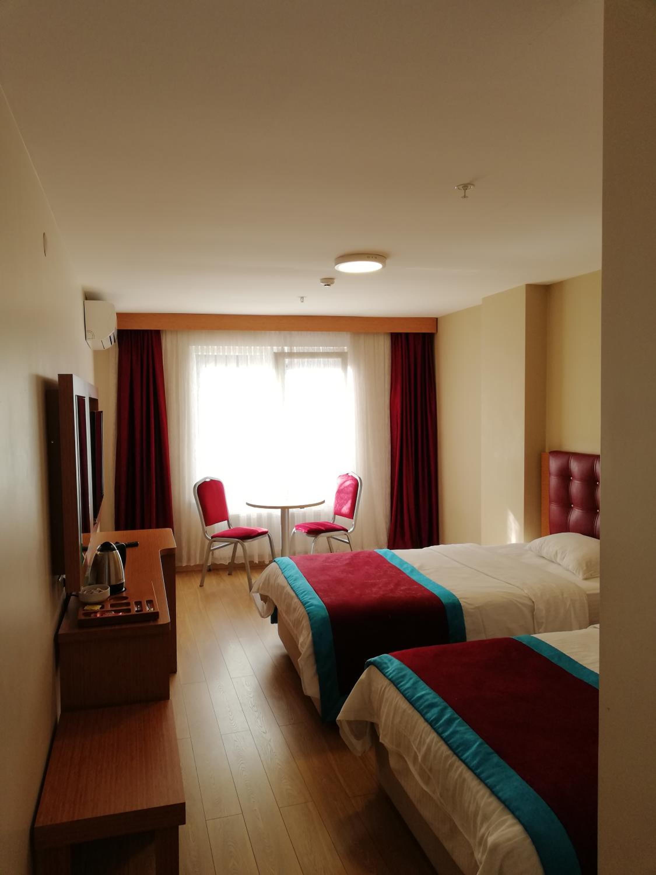 Large Twin Room - Photo 7