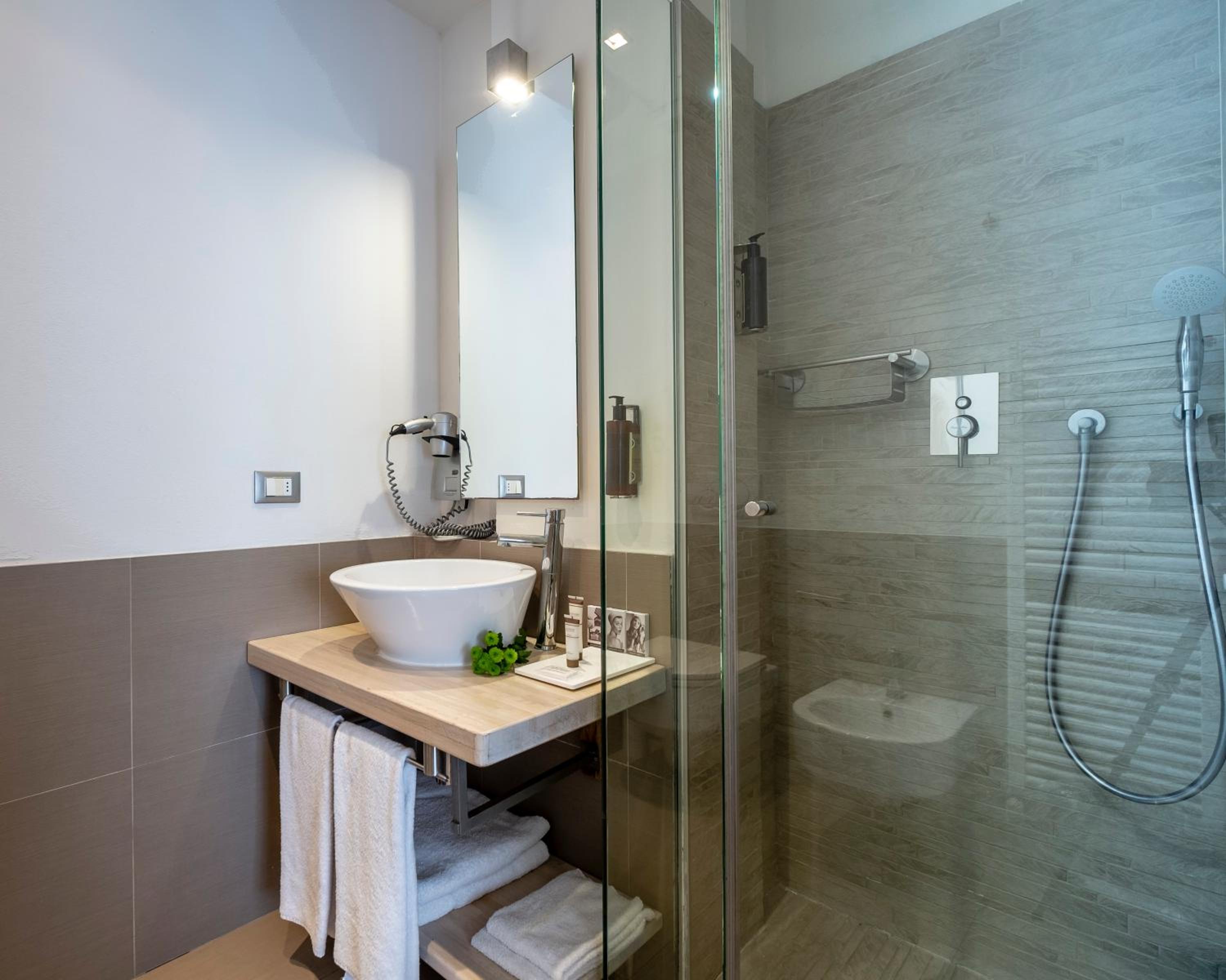 Comfort Double Room with Balcony - Photo 4