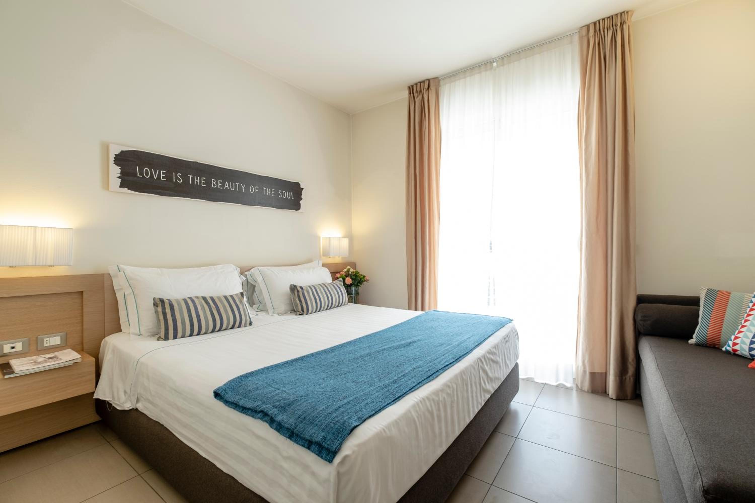 Suite - Photo 2