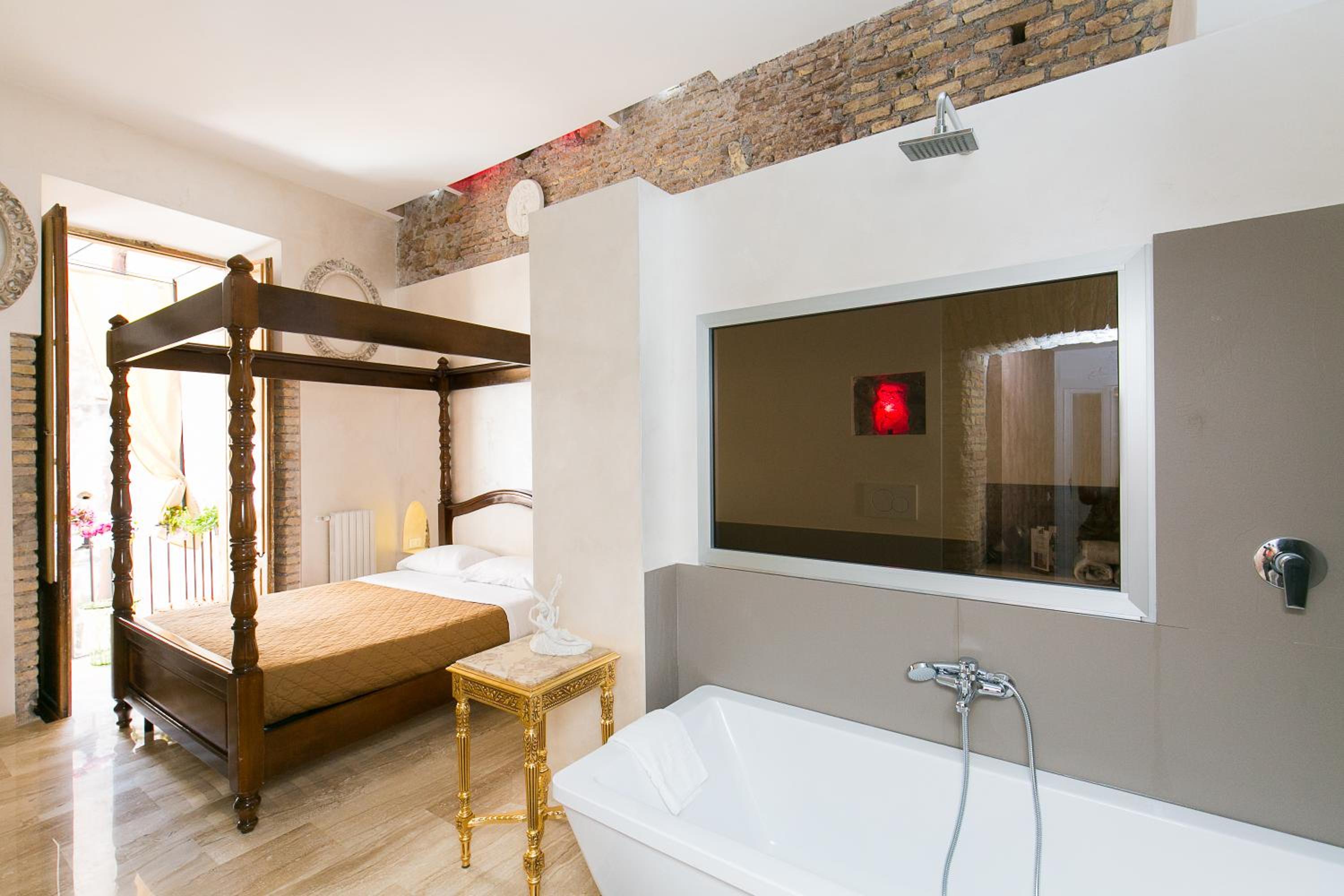 Deluxe Double Room with Bath photo 3