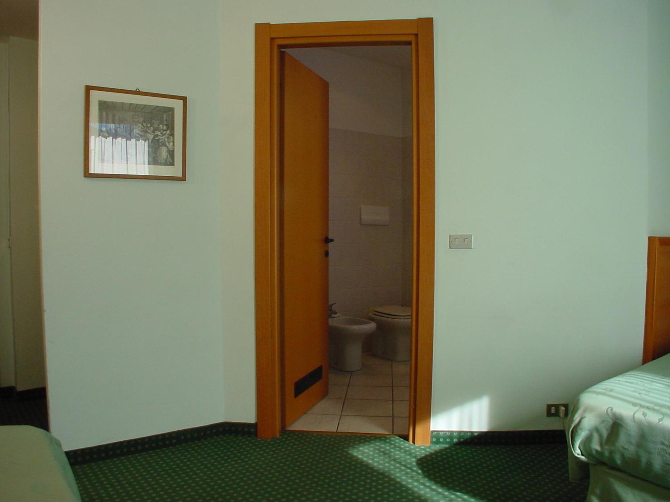 Single Room photo 2