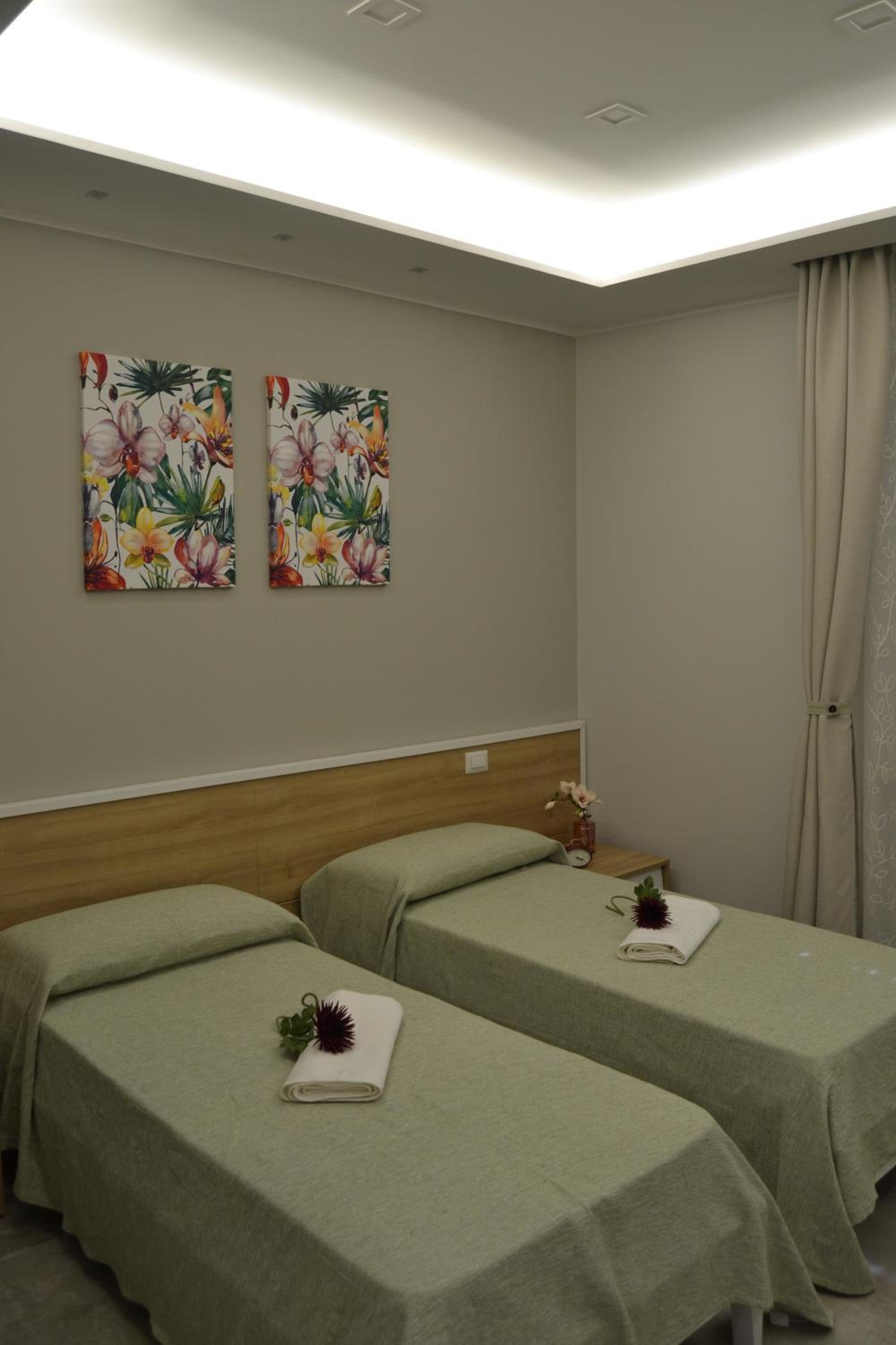 Single Room with Private Bathroom photo 1