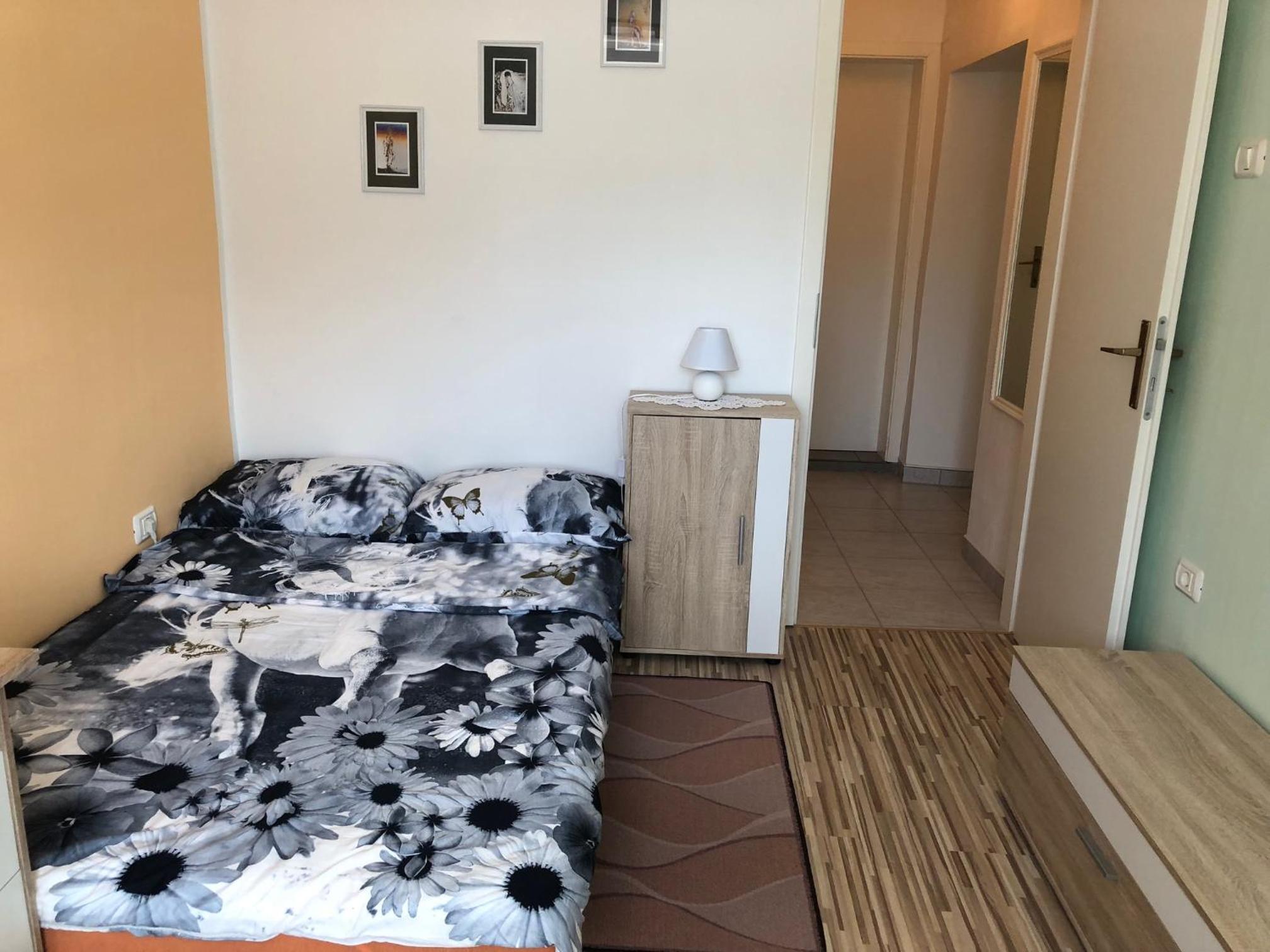 Apartment photo 2