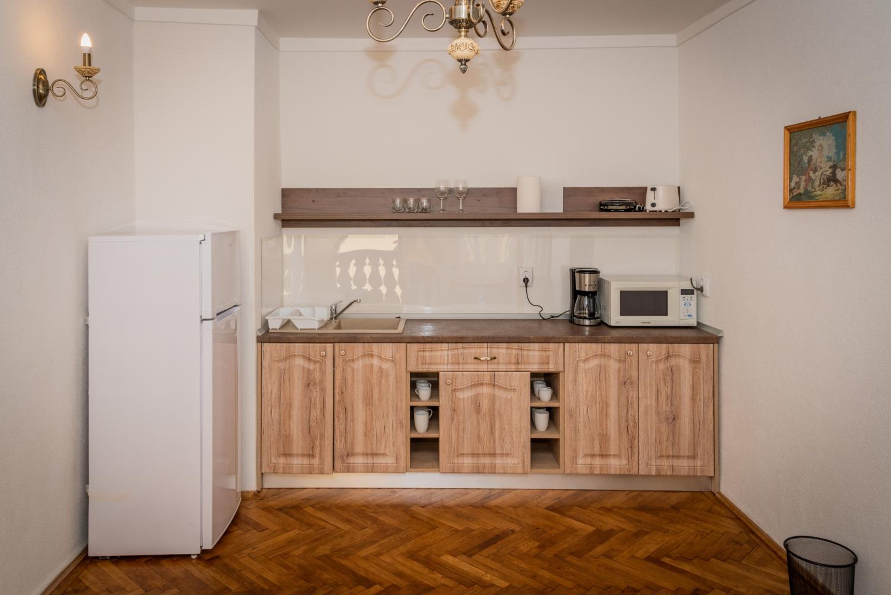 One-Bedroom Apartment - Photo 17