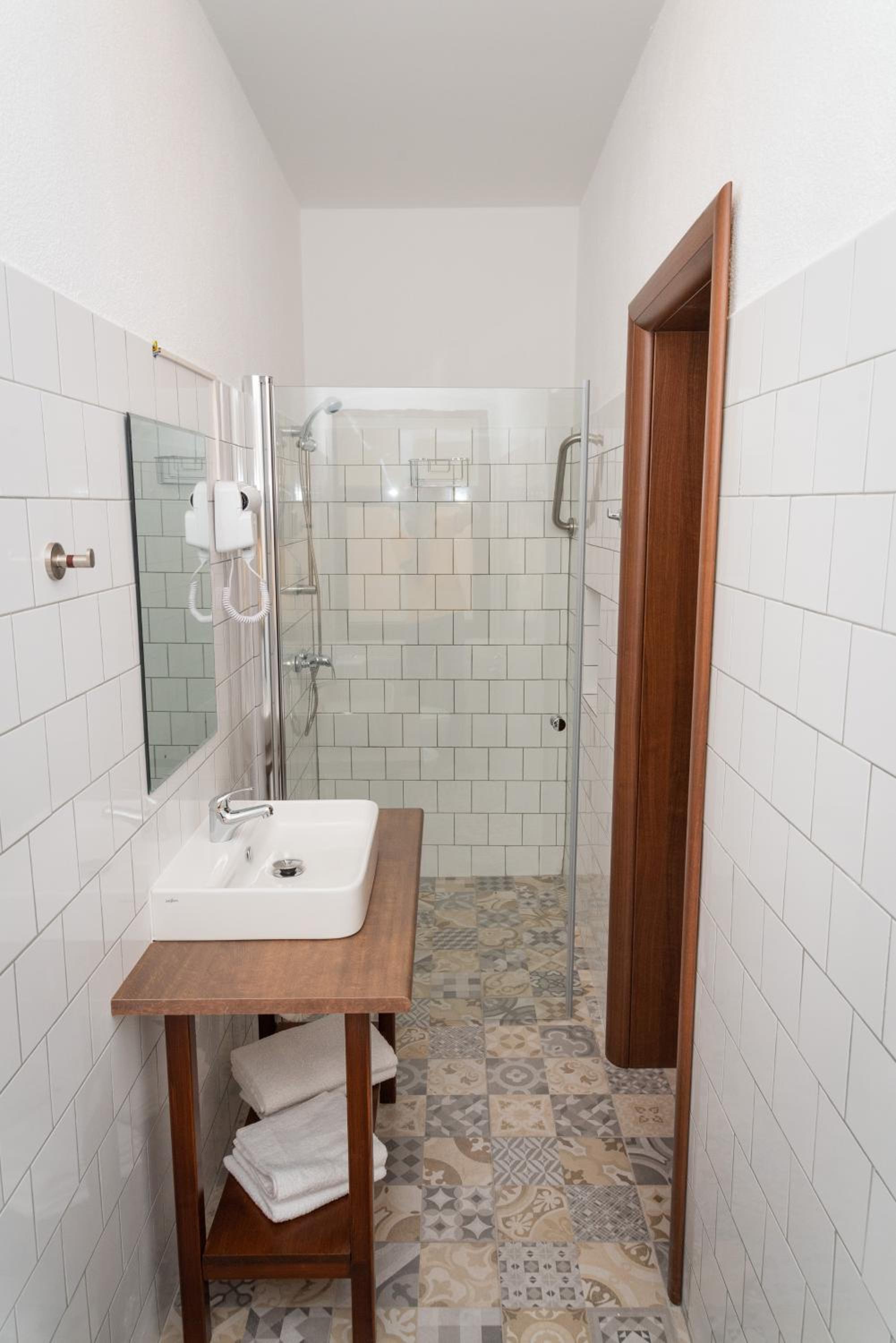 One-Bedroom Apartment - Photo 8
