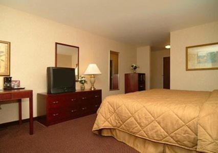 King Room - Non-Smoking - Photo 2