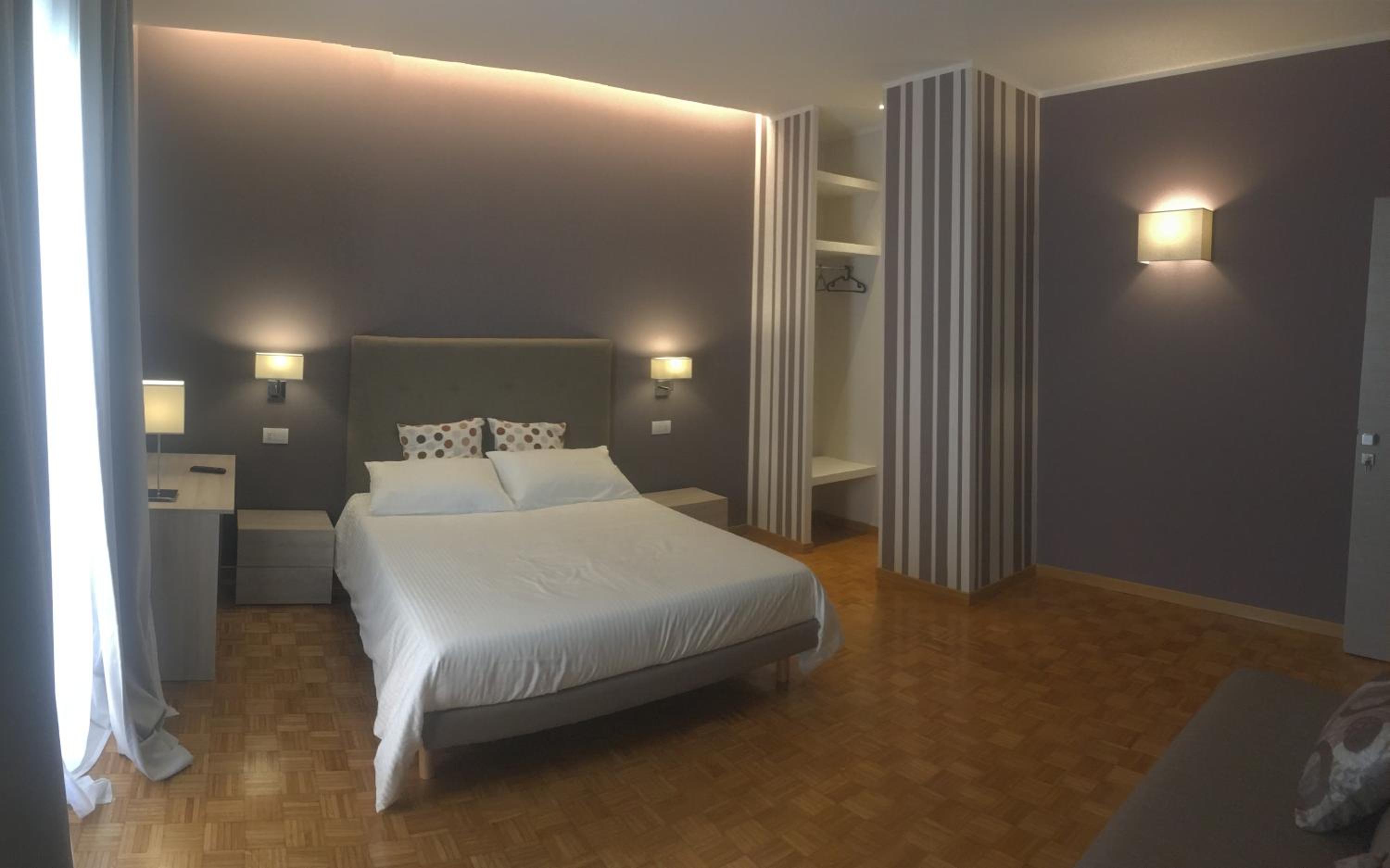Double Room with Balcony (3 Adults) - Photo 3