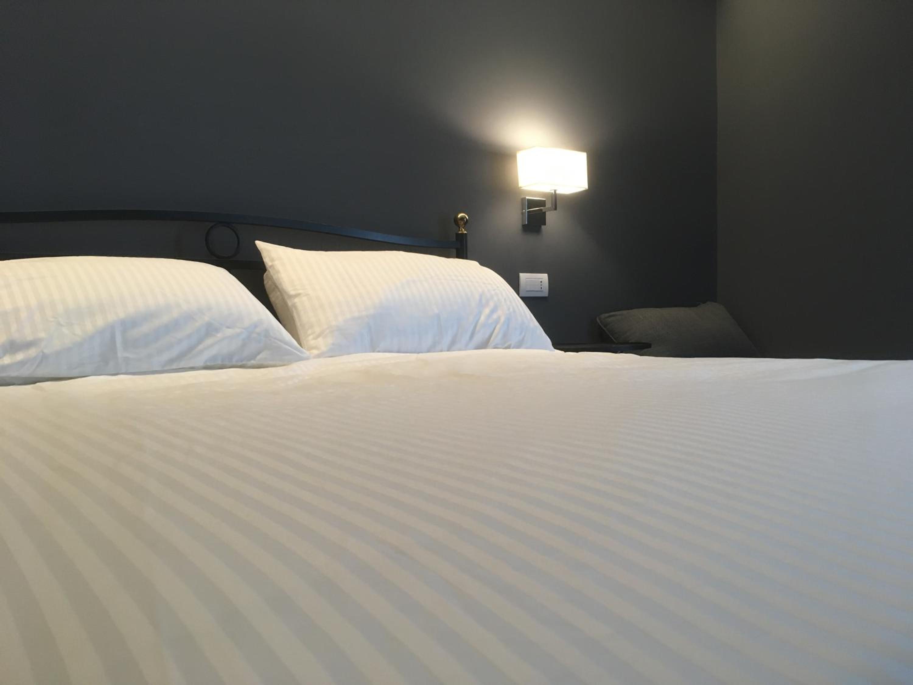 Double Room with Balcony (2 Adults + 1 Child) - Photo 1