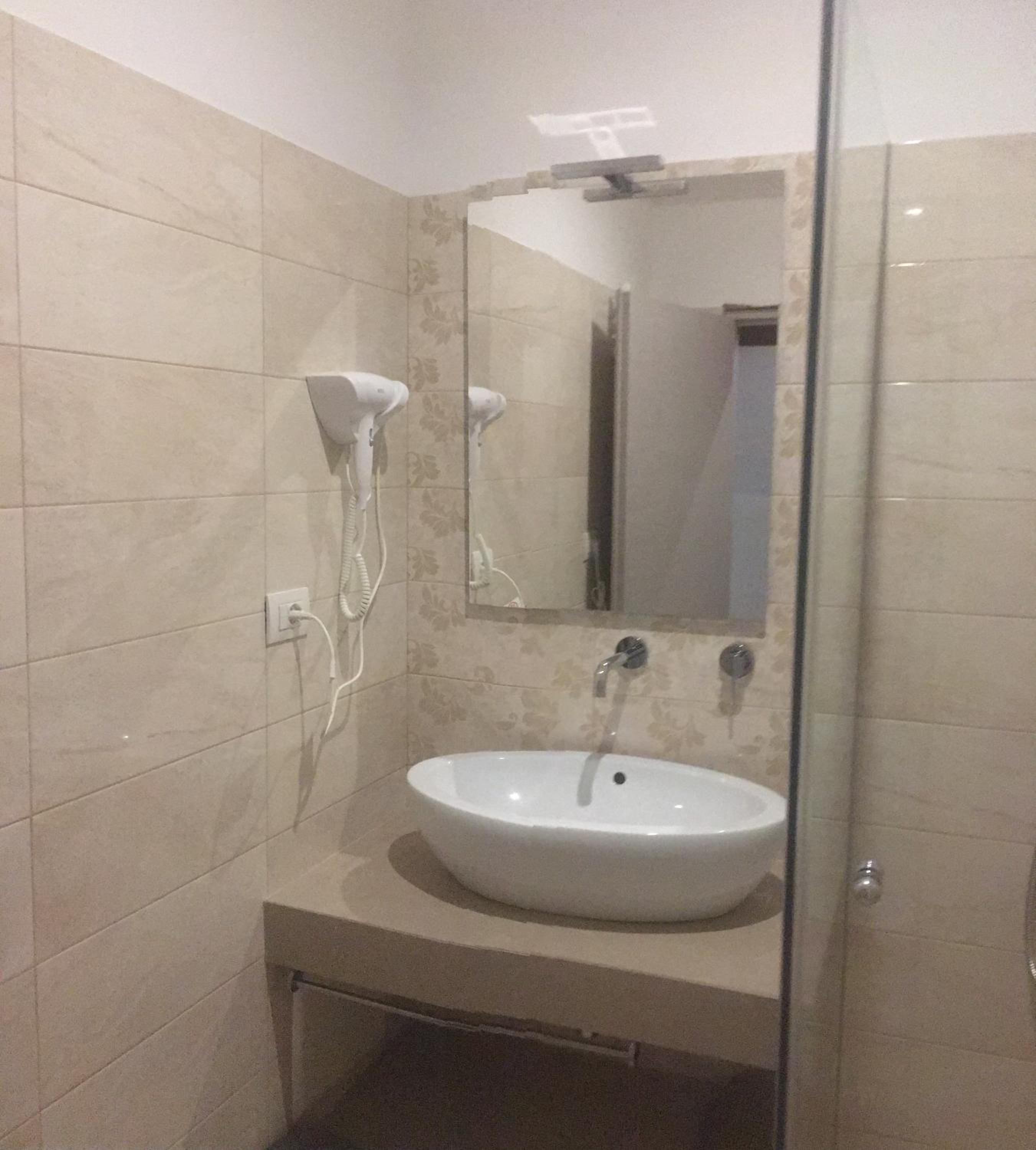 Double Room with Balcony - Photo 2