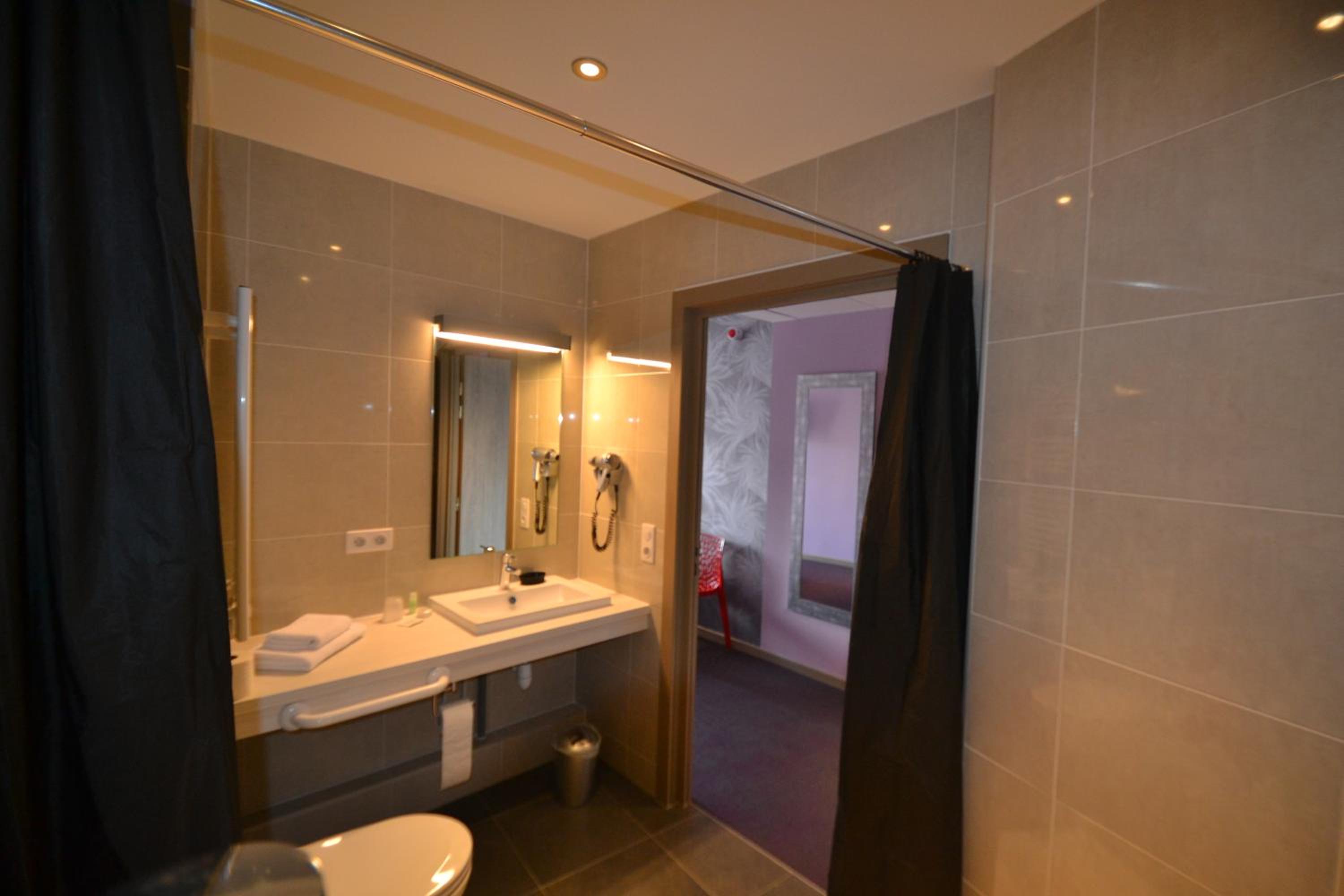 Deluxe Room  (disability access)  - Photo 5