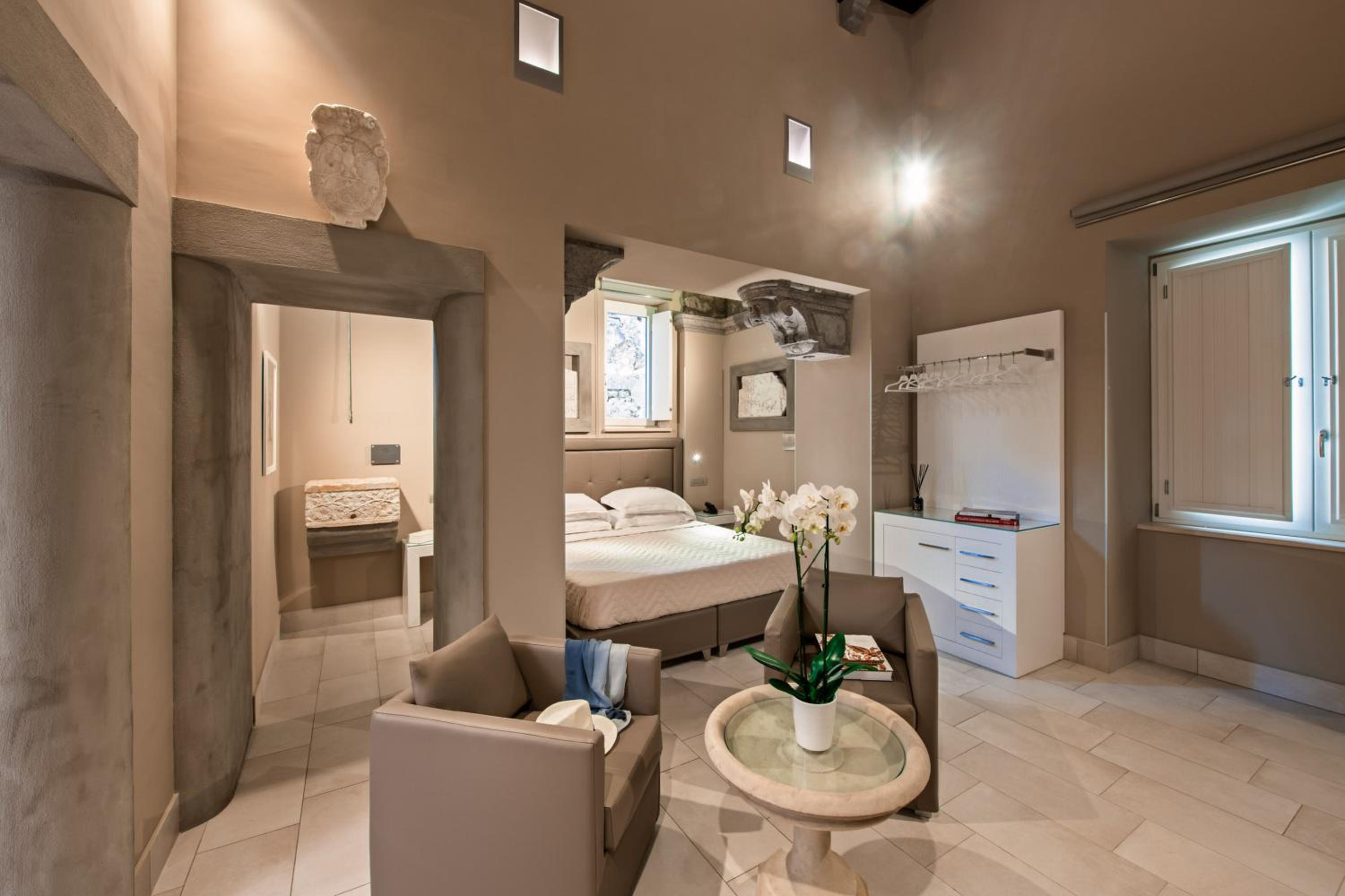 Luxury Suite with Spa Bath photo 3