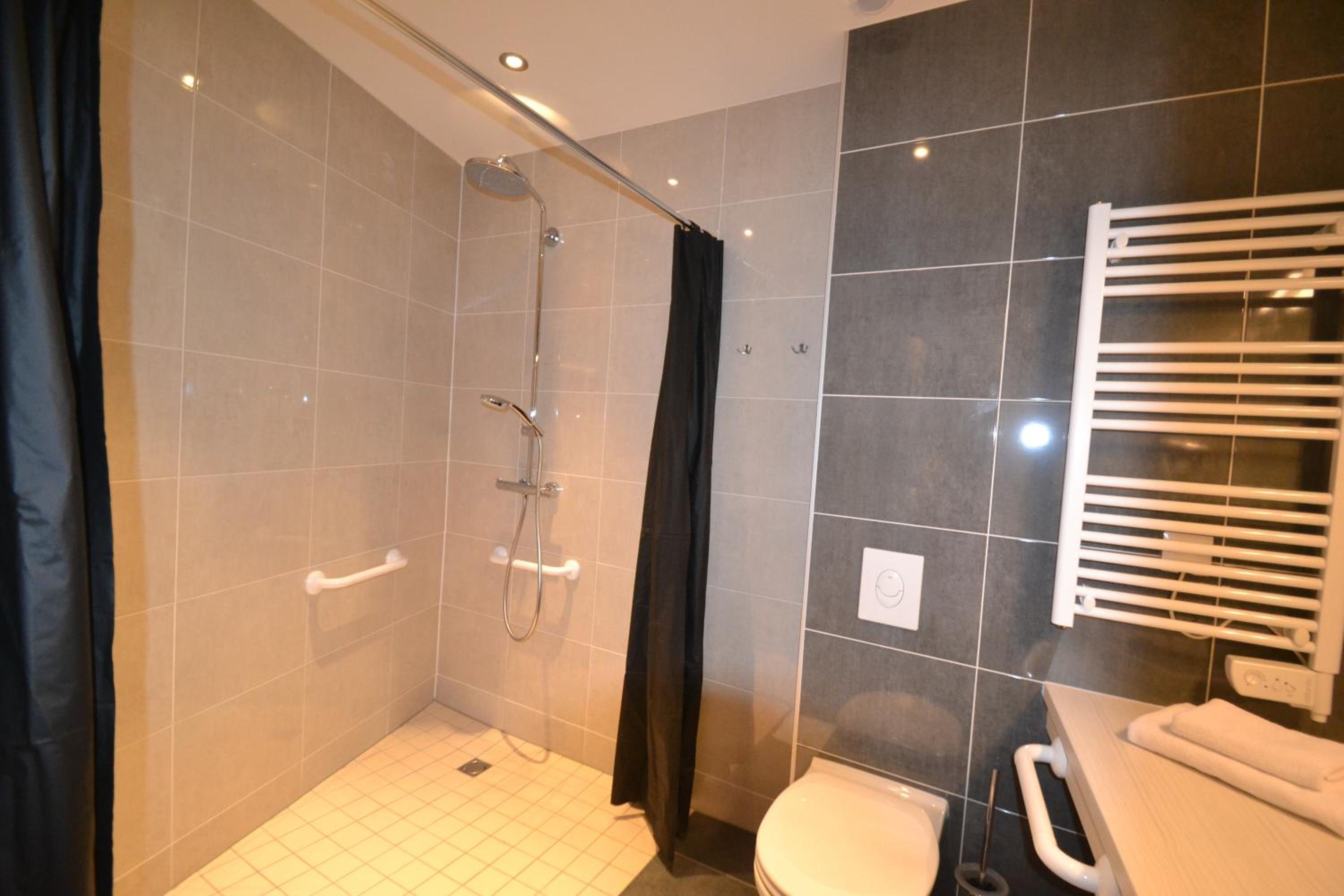 Deluxe Room  (disability access)  - Photo 7