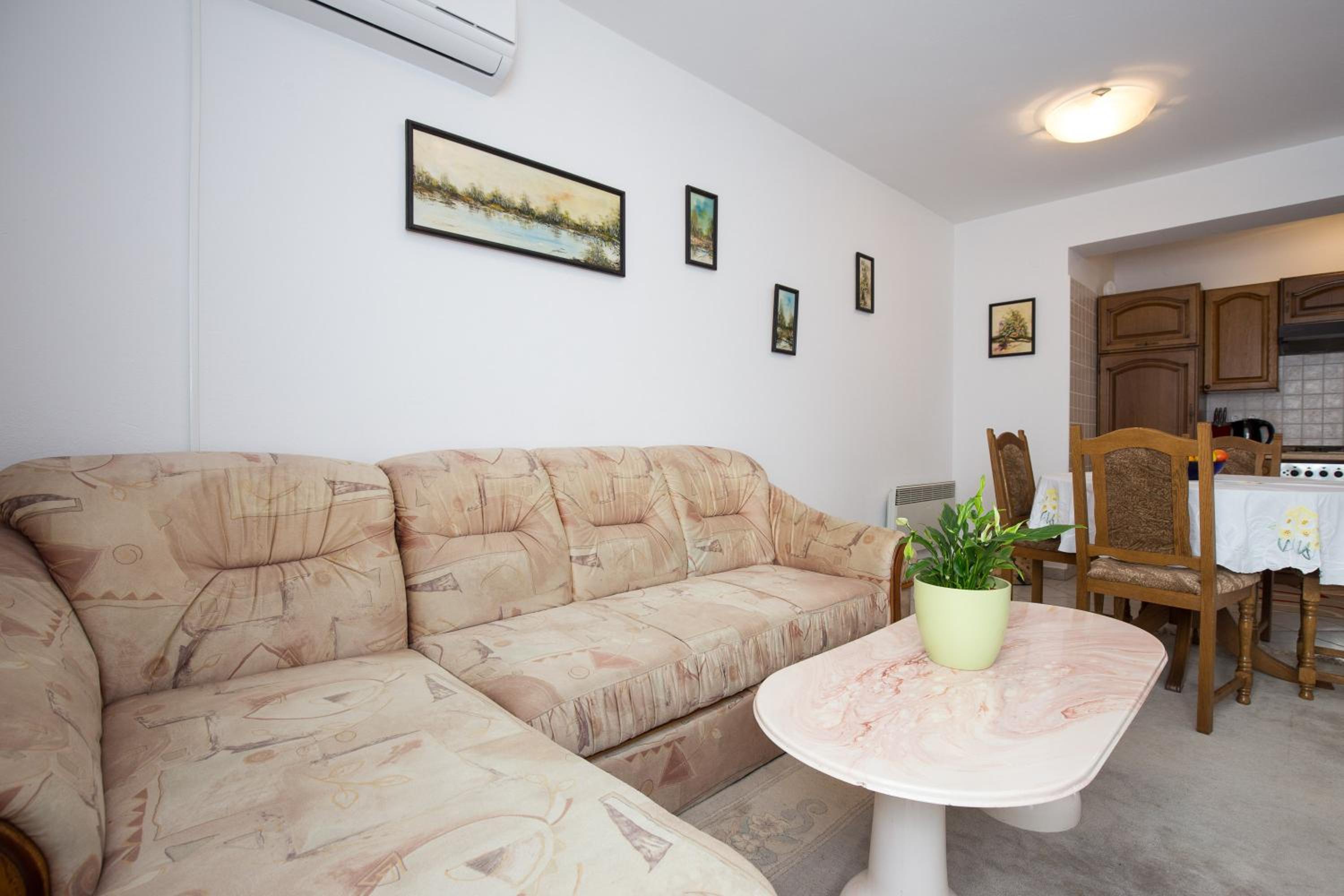 One-Bedroom Apartment with Balcony photo 1
