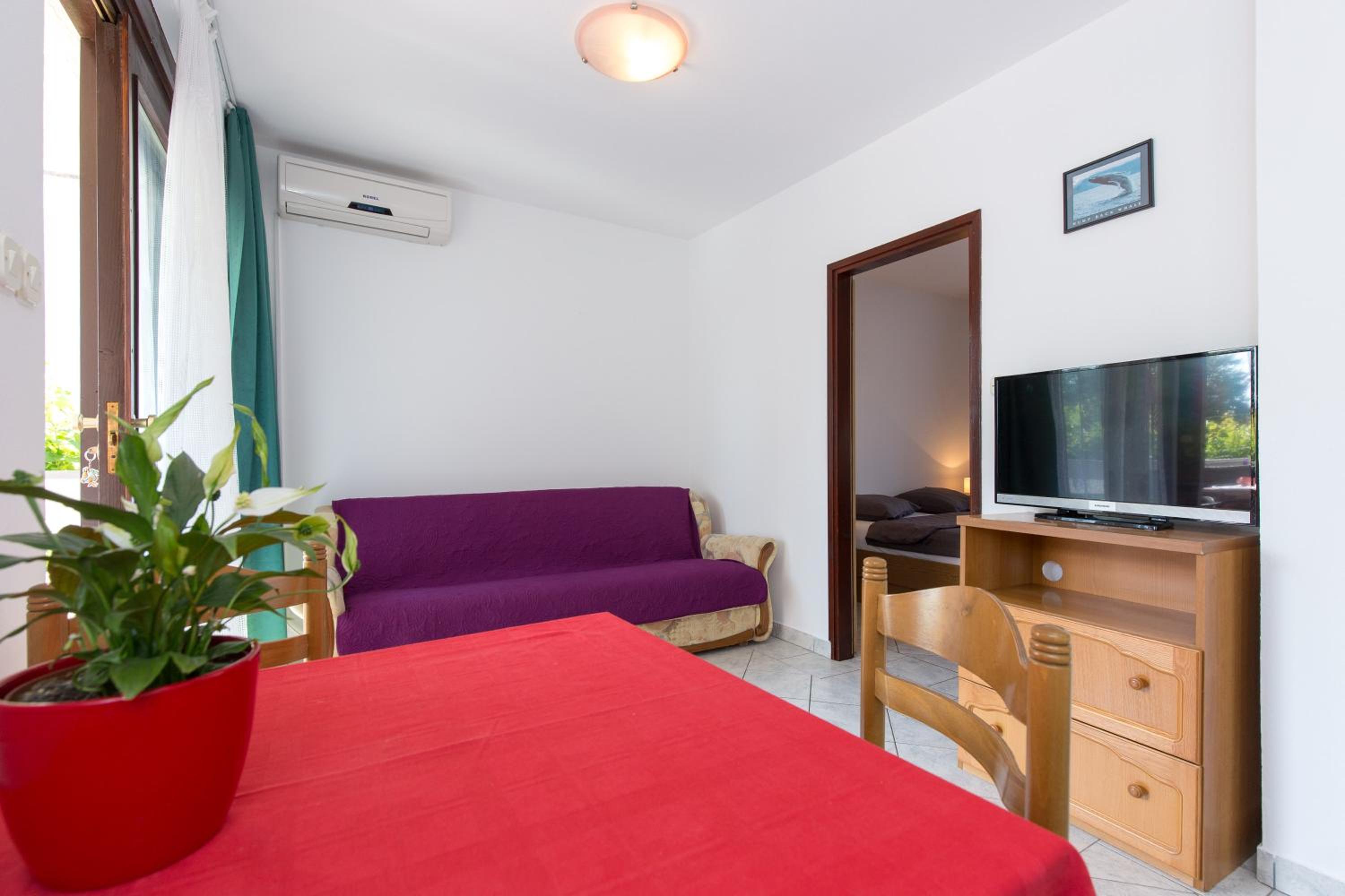 One-Bedroom Apartment with Terrace - Photo 8
