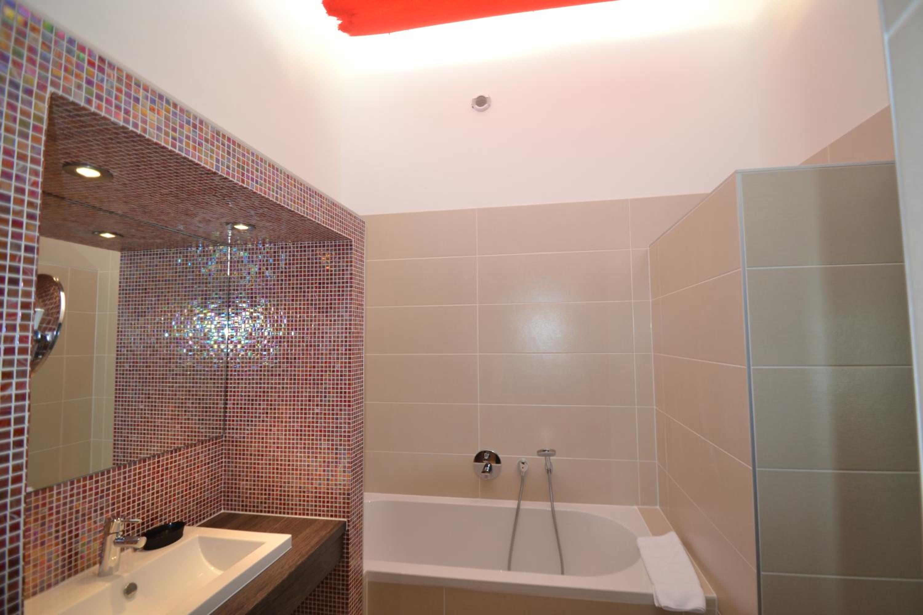 Suite - Photo 8
